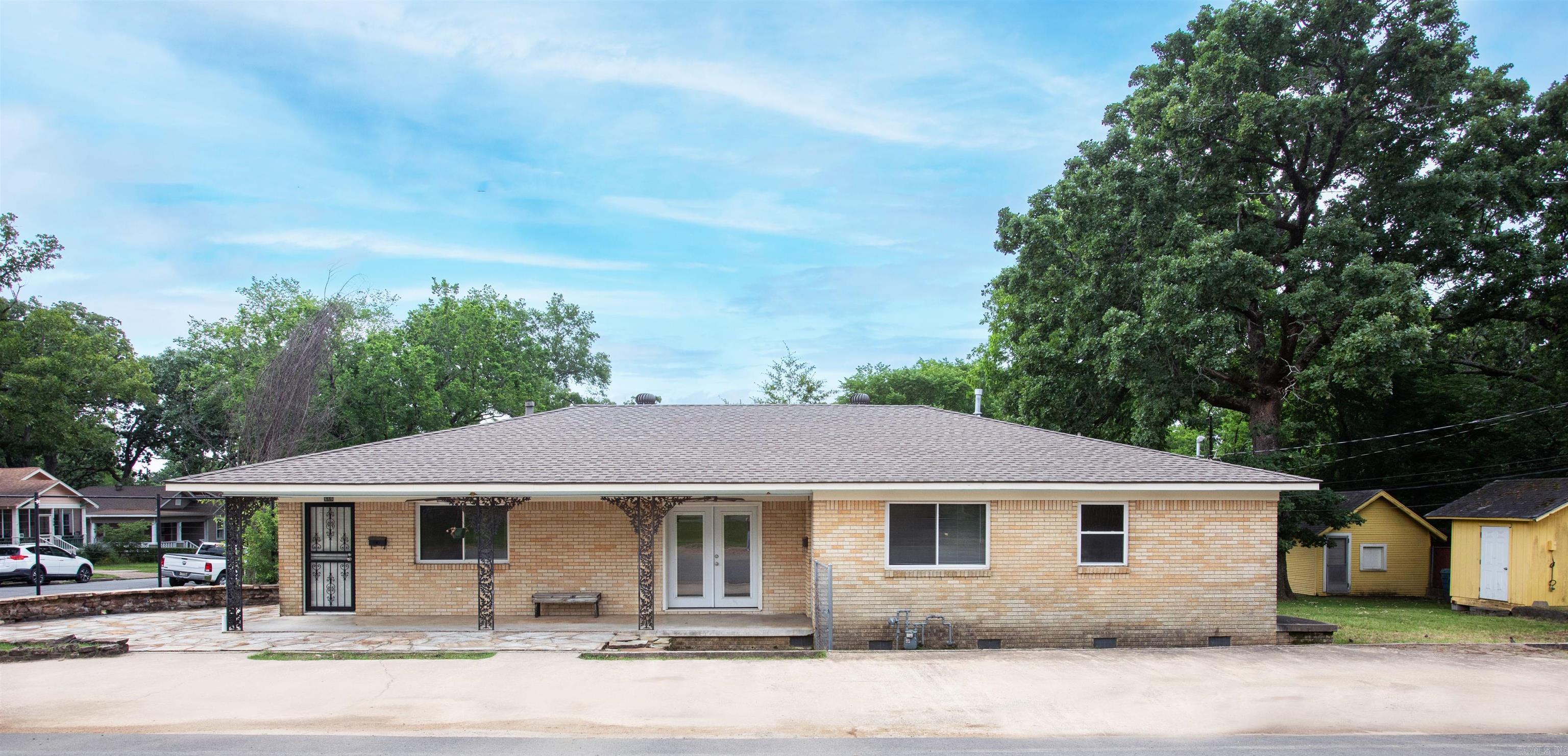 300 Rosetta Street — exterior