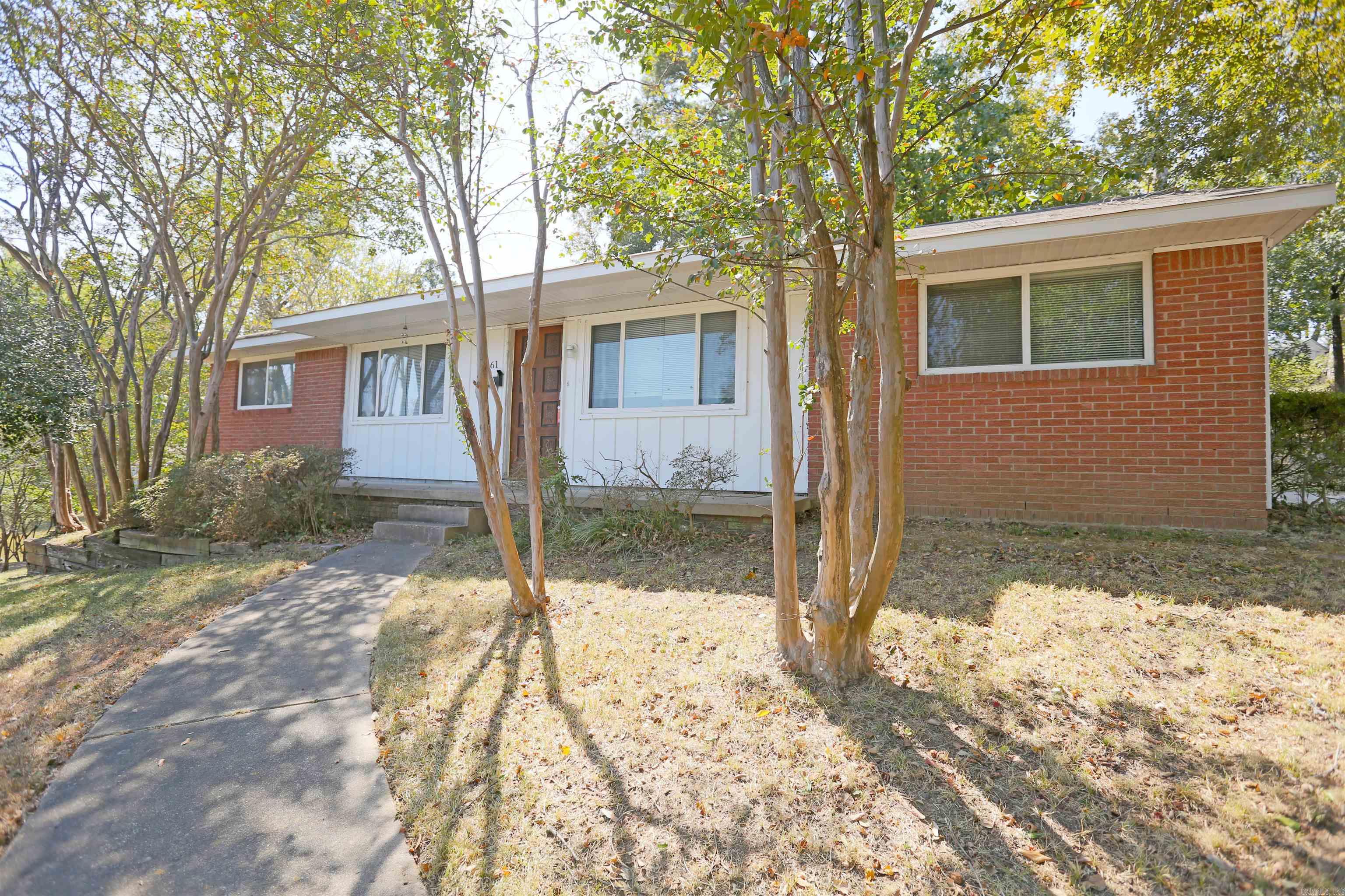 61 White Oak Lane — exterior