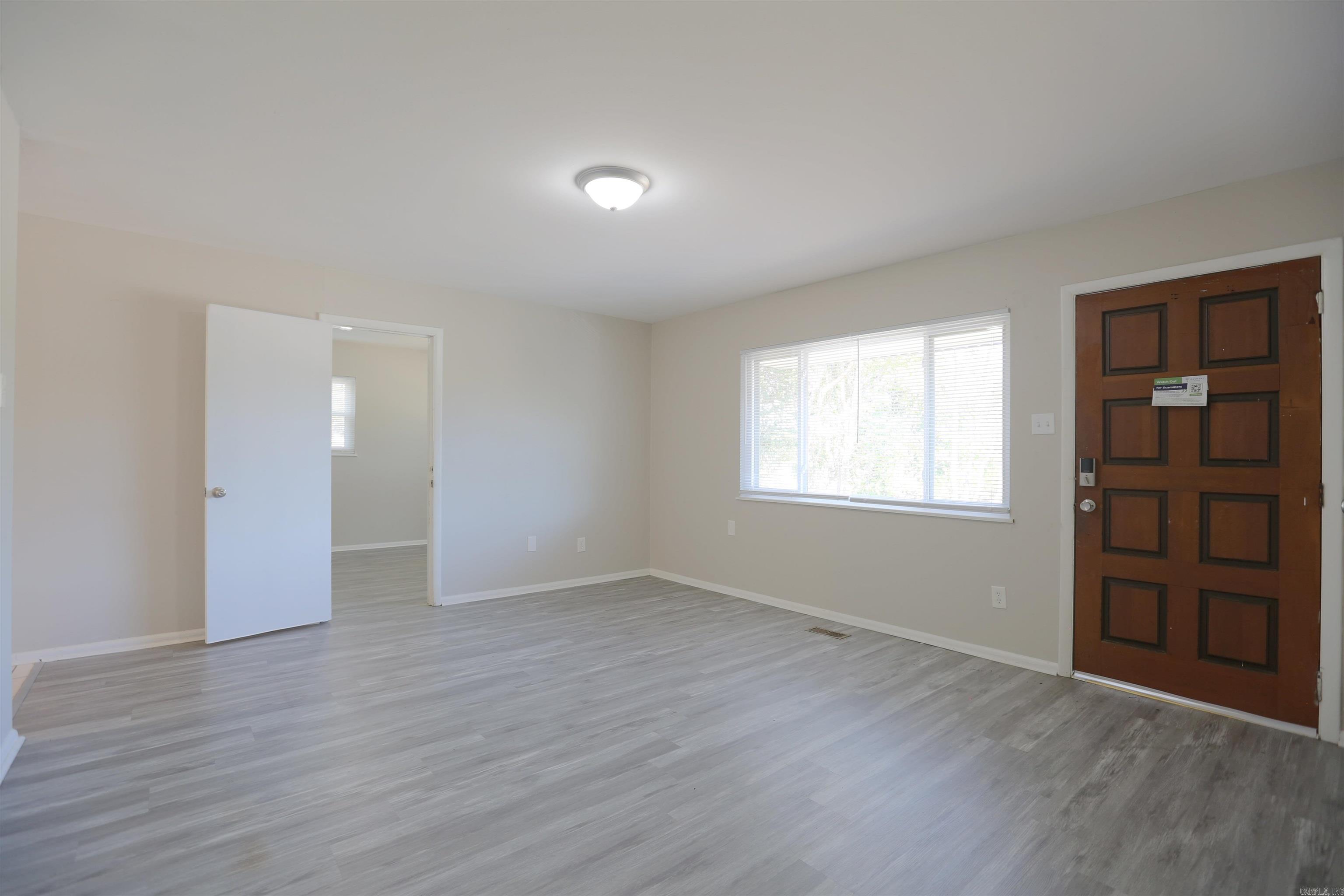 61 White Oak Lane — photo 3