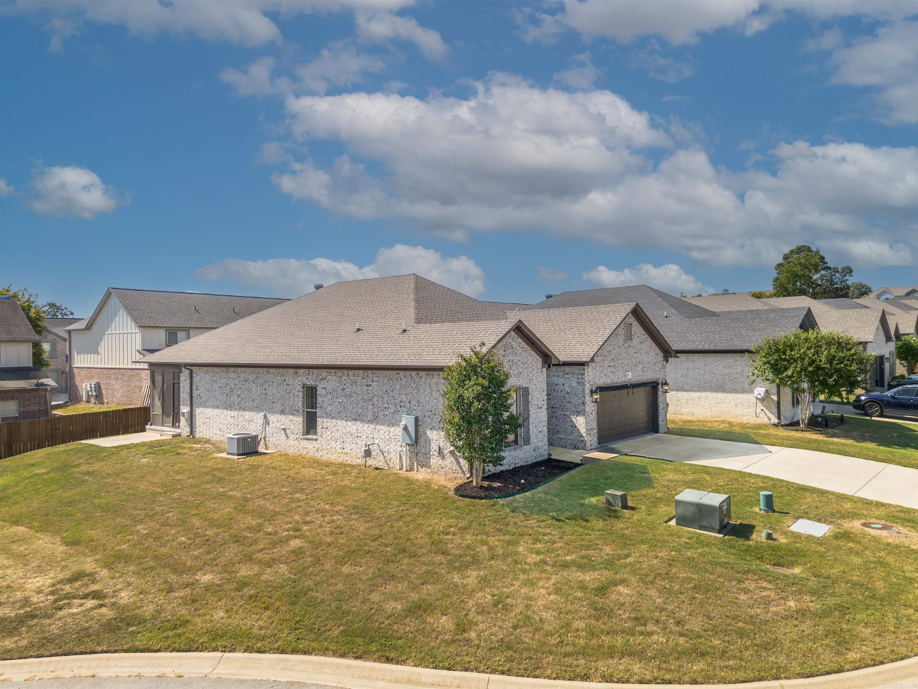 120 Lydia Drive — photo 2