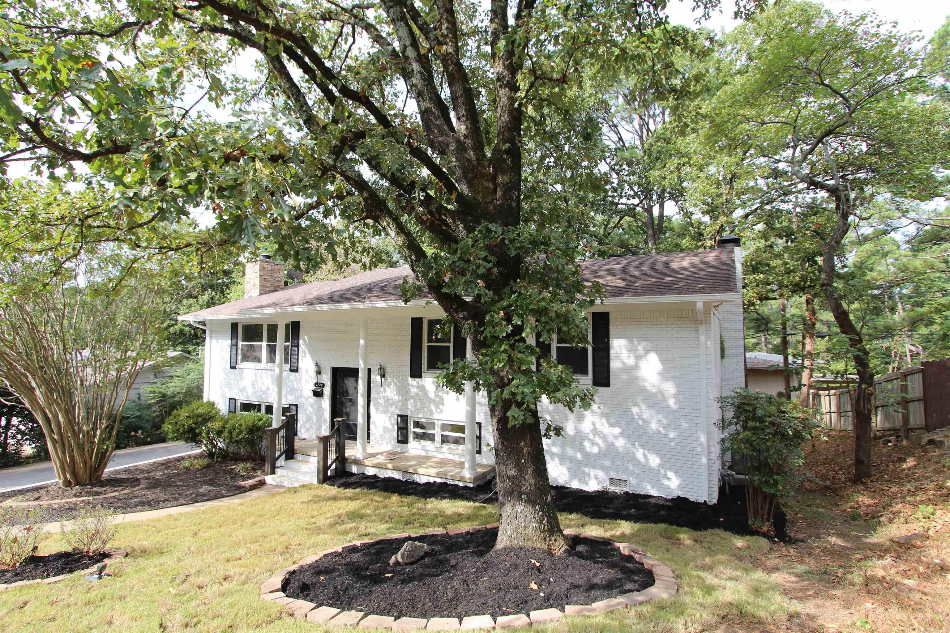 1722 Alberta Dr — photo 2