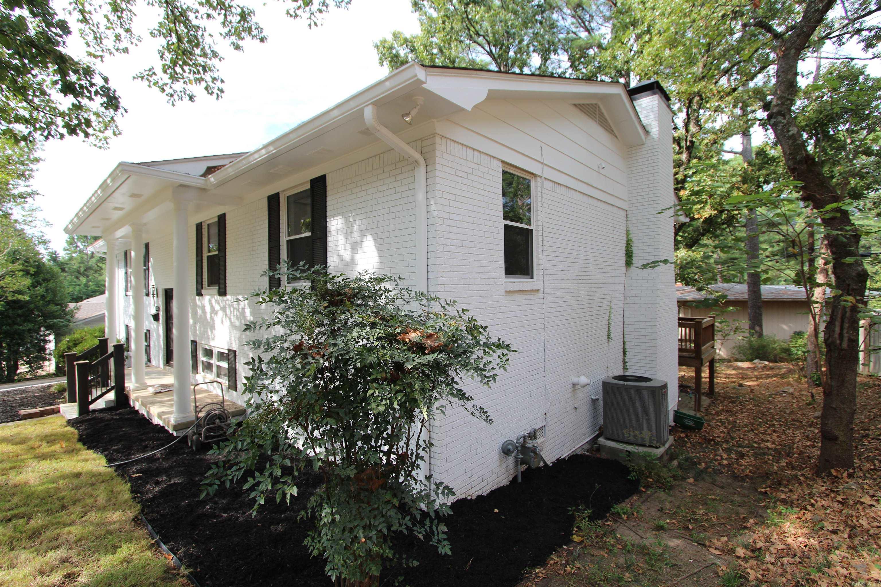 1722 Alberta Dr — photo 3