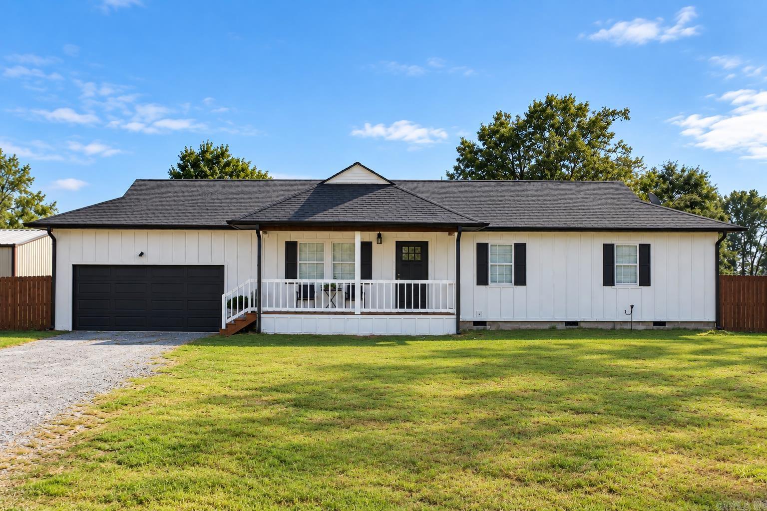 2896 Hwy 16 — exterior