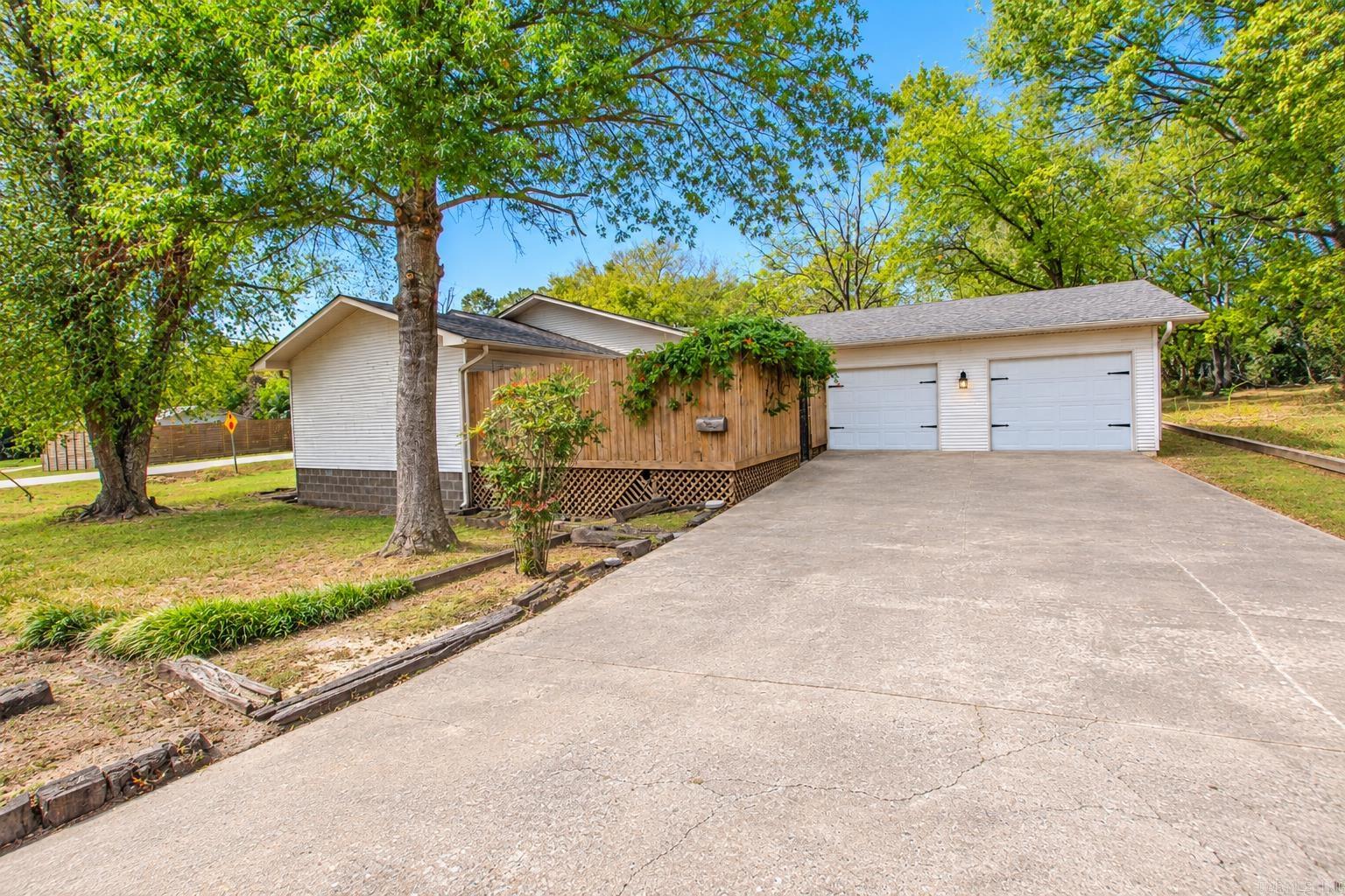 524 E North  Benton, AR