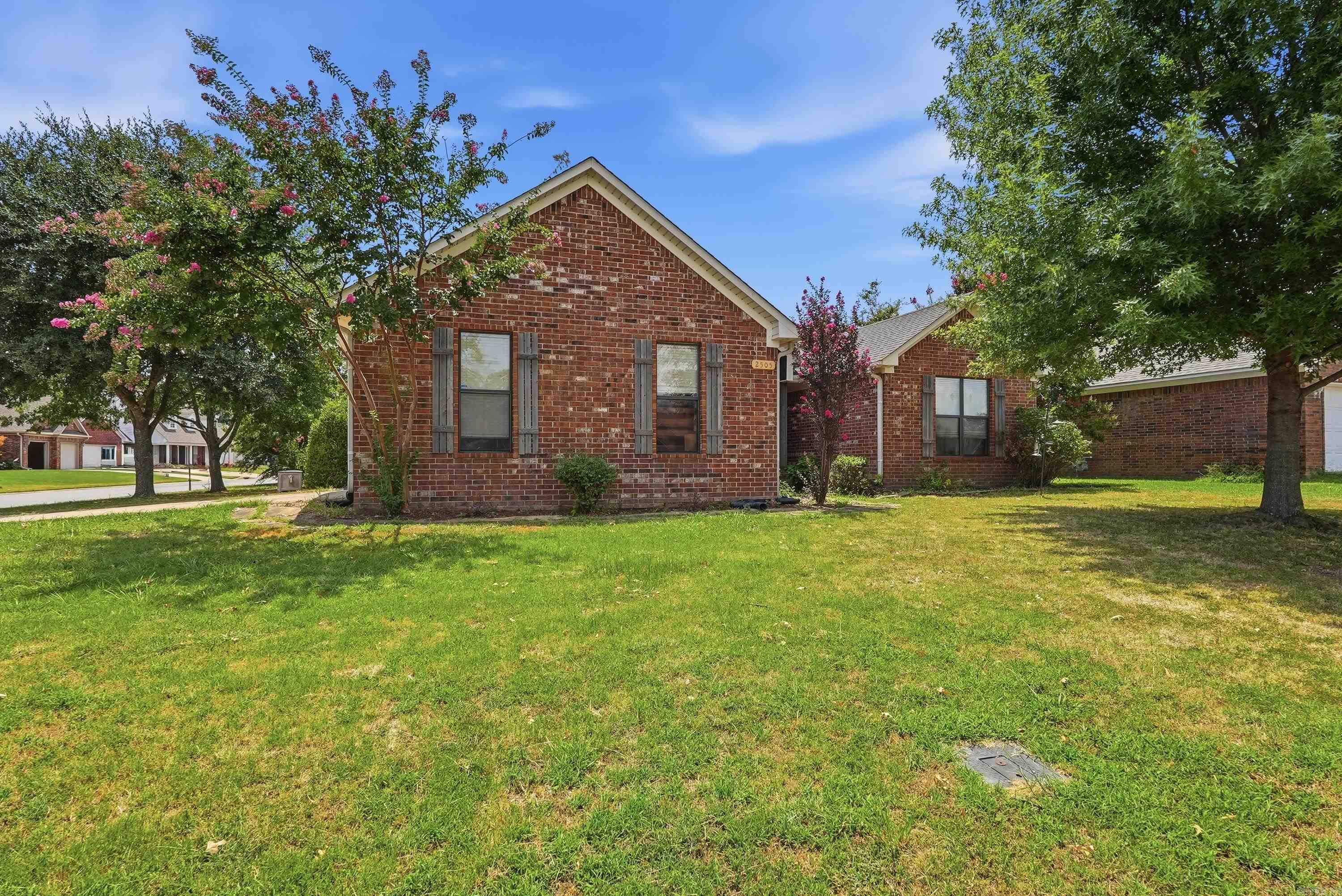 2505 Gladiola — exterior