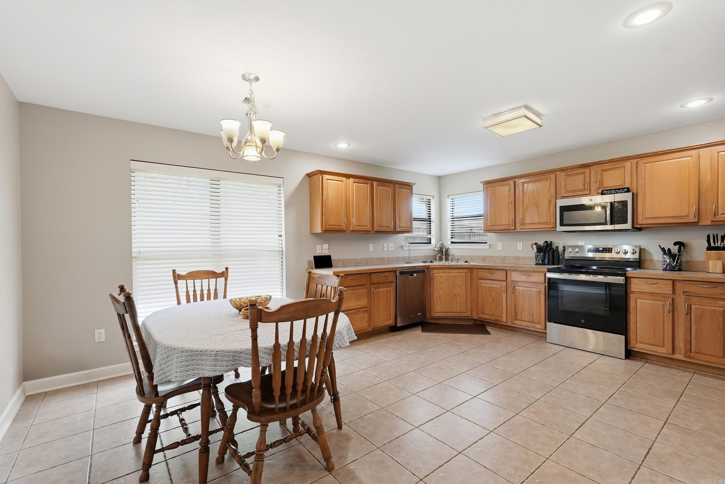 2505 Gladiola Conway, AR 72034