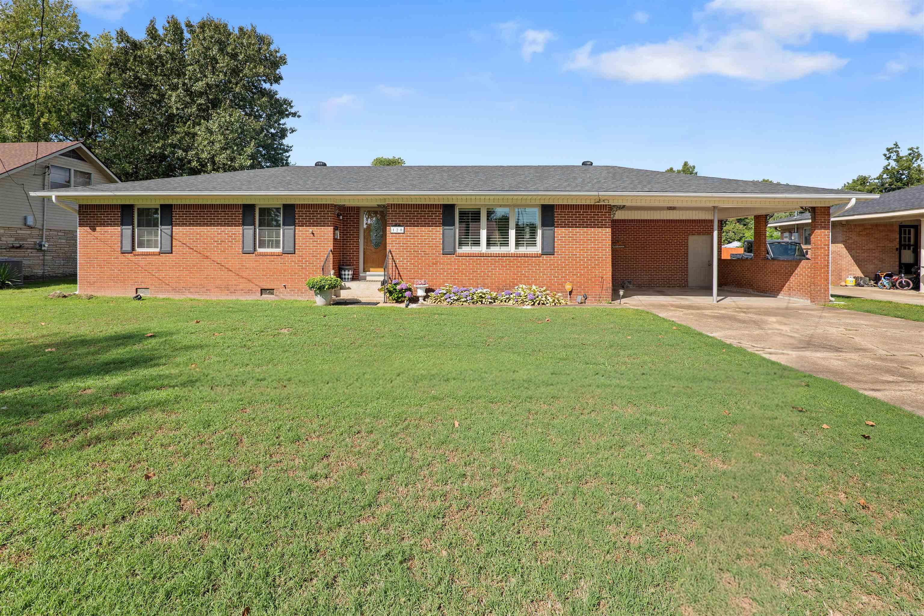 120 NE Brewer Dr  Walnut Ridge, AR