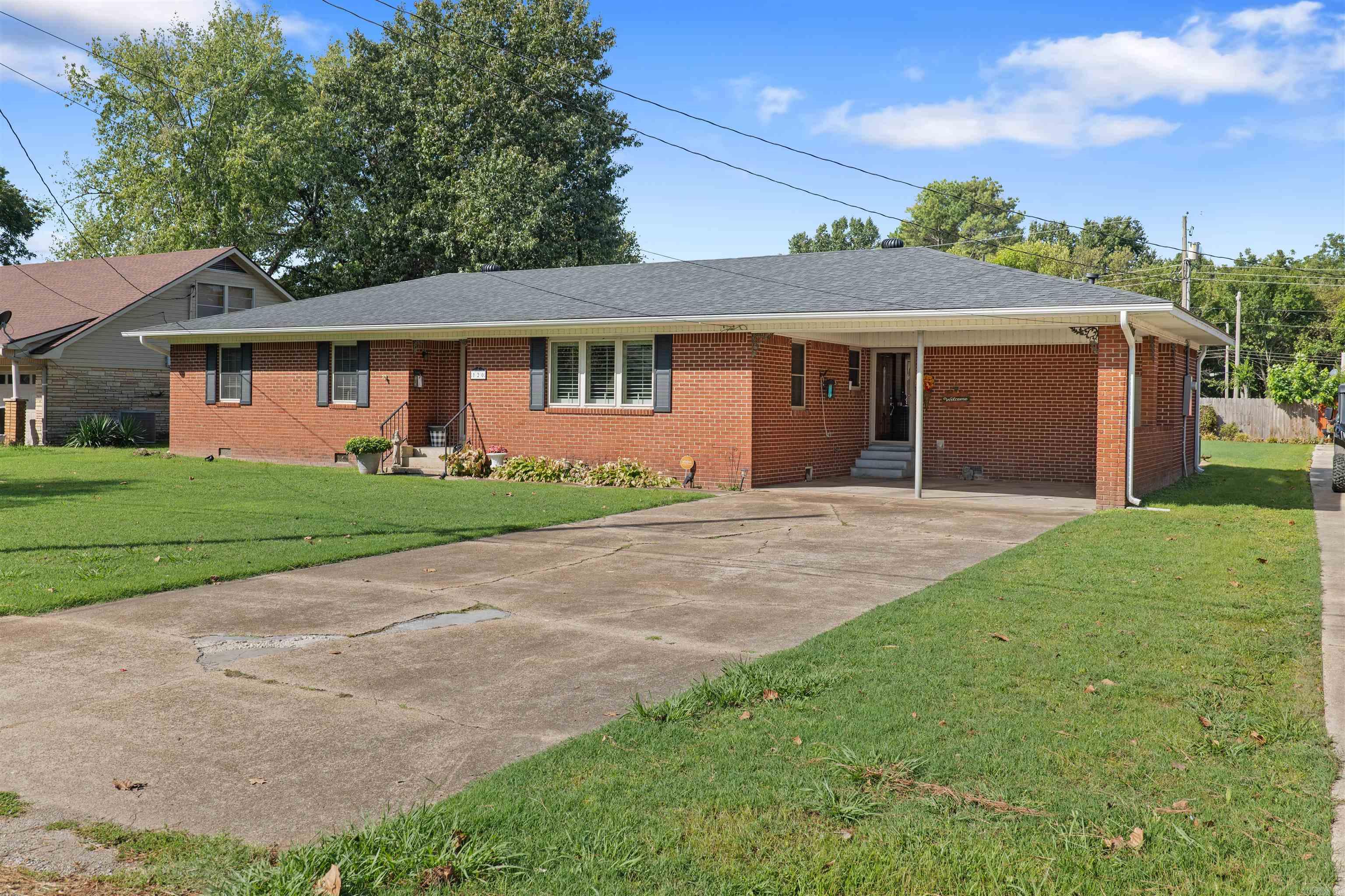 120 NE Brewer Dr  Walnut Ridge, AR