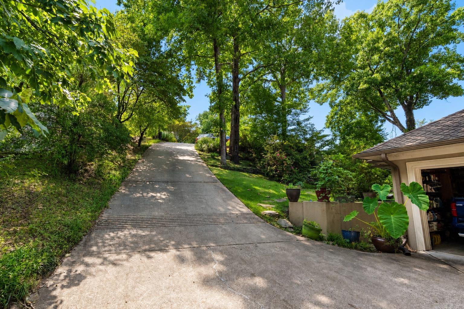 15 Ridgeview Court Little Rock, AR 72227