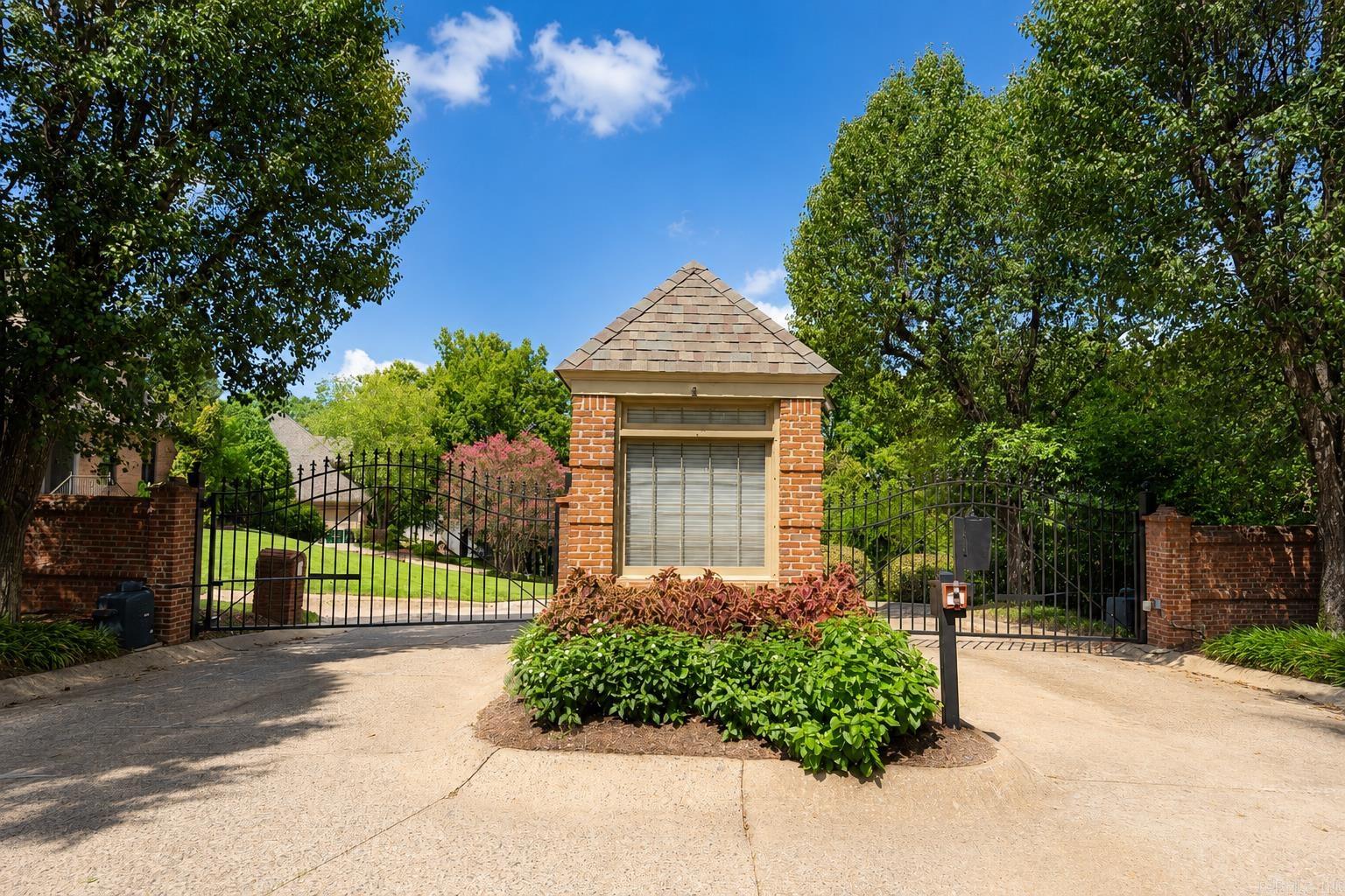 15 Ridgeview Court Little Rock, AR 72227