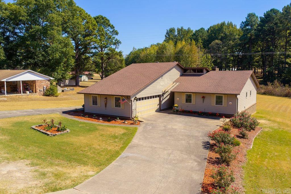 205 Clubhouse Dr. — exterior
