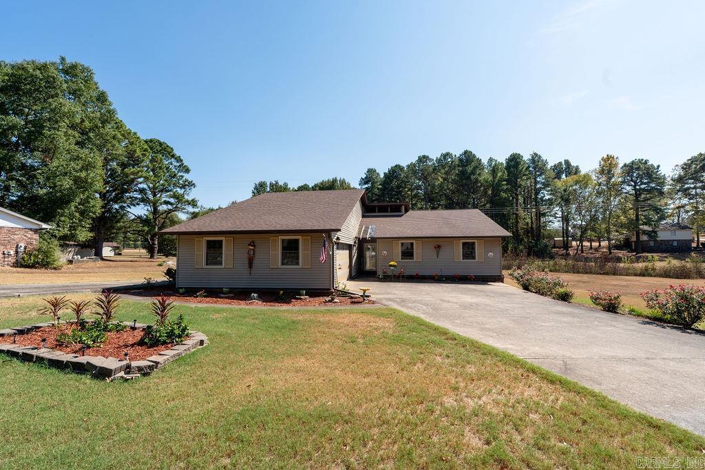 205 Clubhouse Dr.  Bald Knob, AR