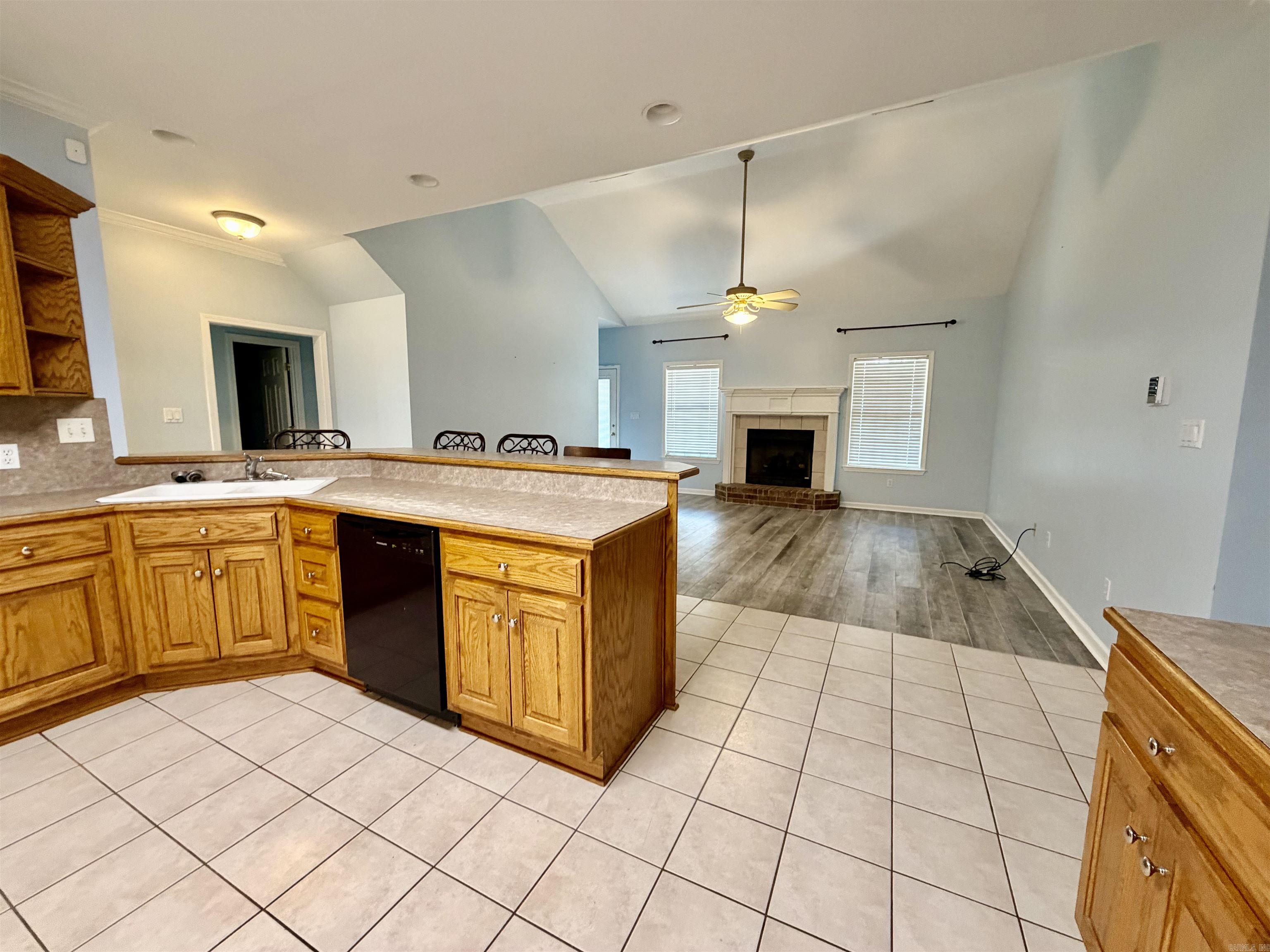 907 W Palm  Lonoke, AR