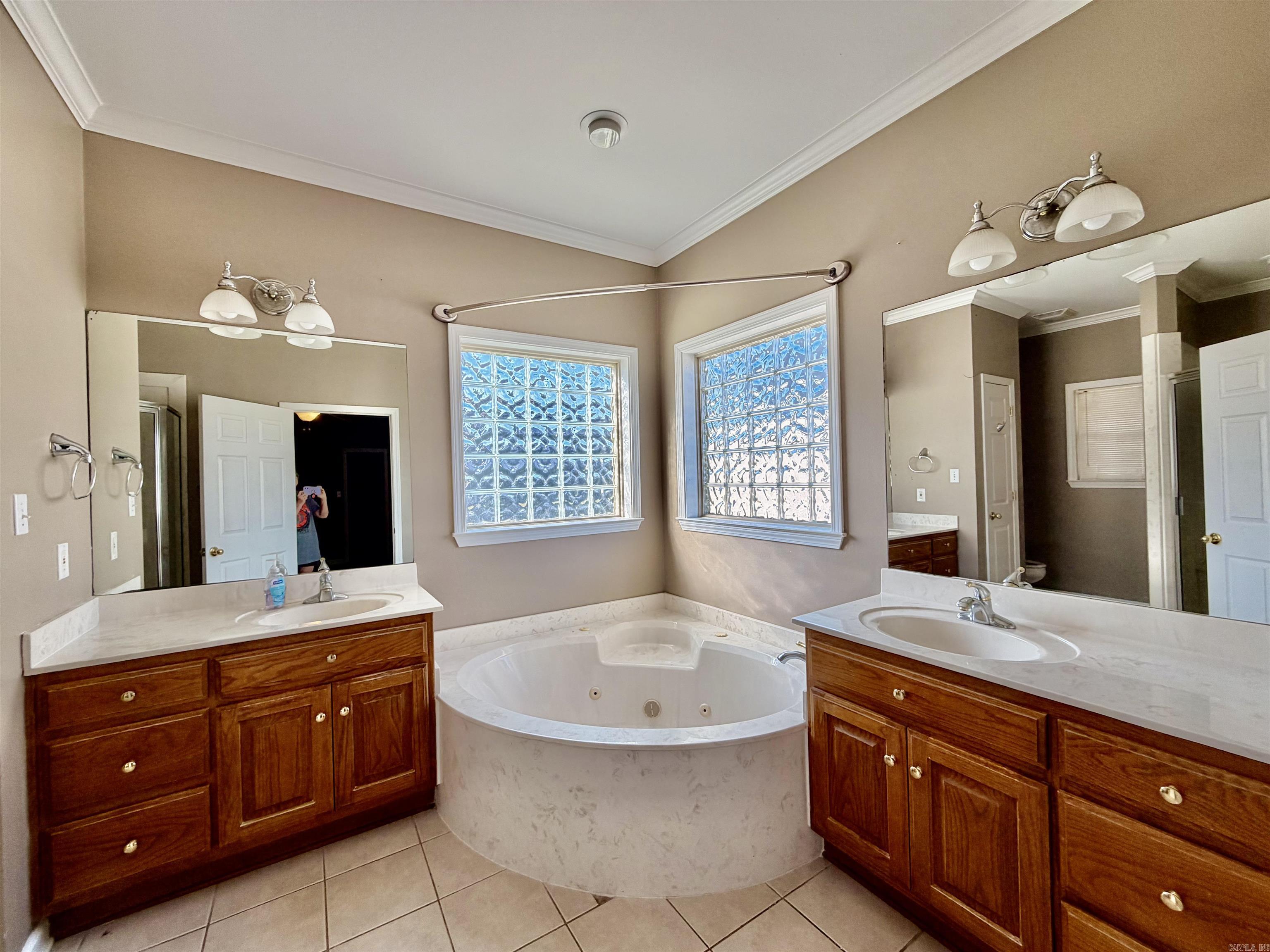907 W Palm  Lonoke, AR