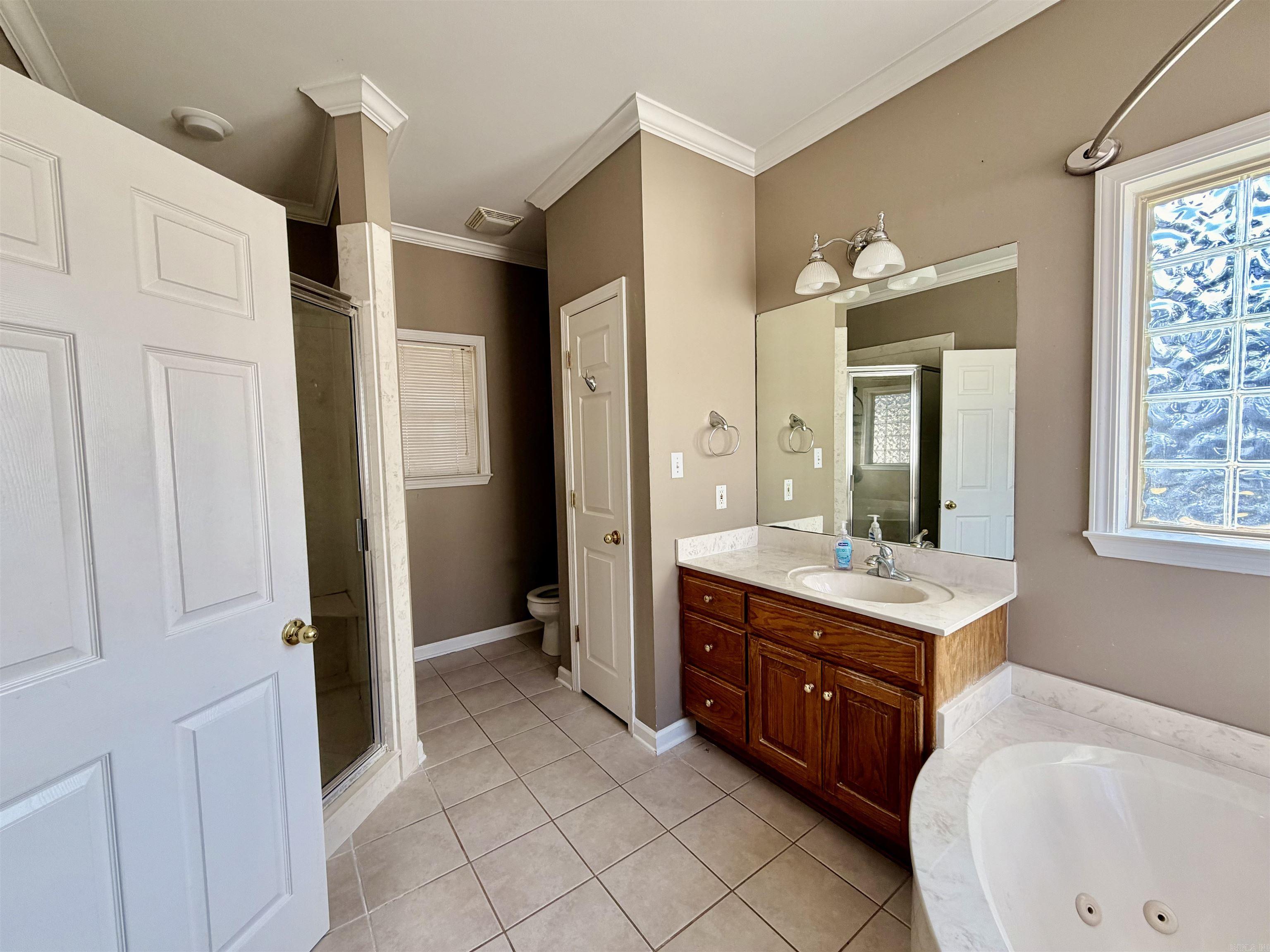 907 W Palm  Lonoke, AR