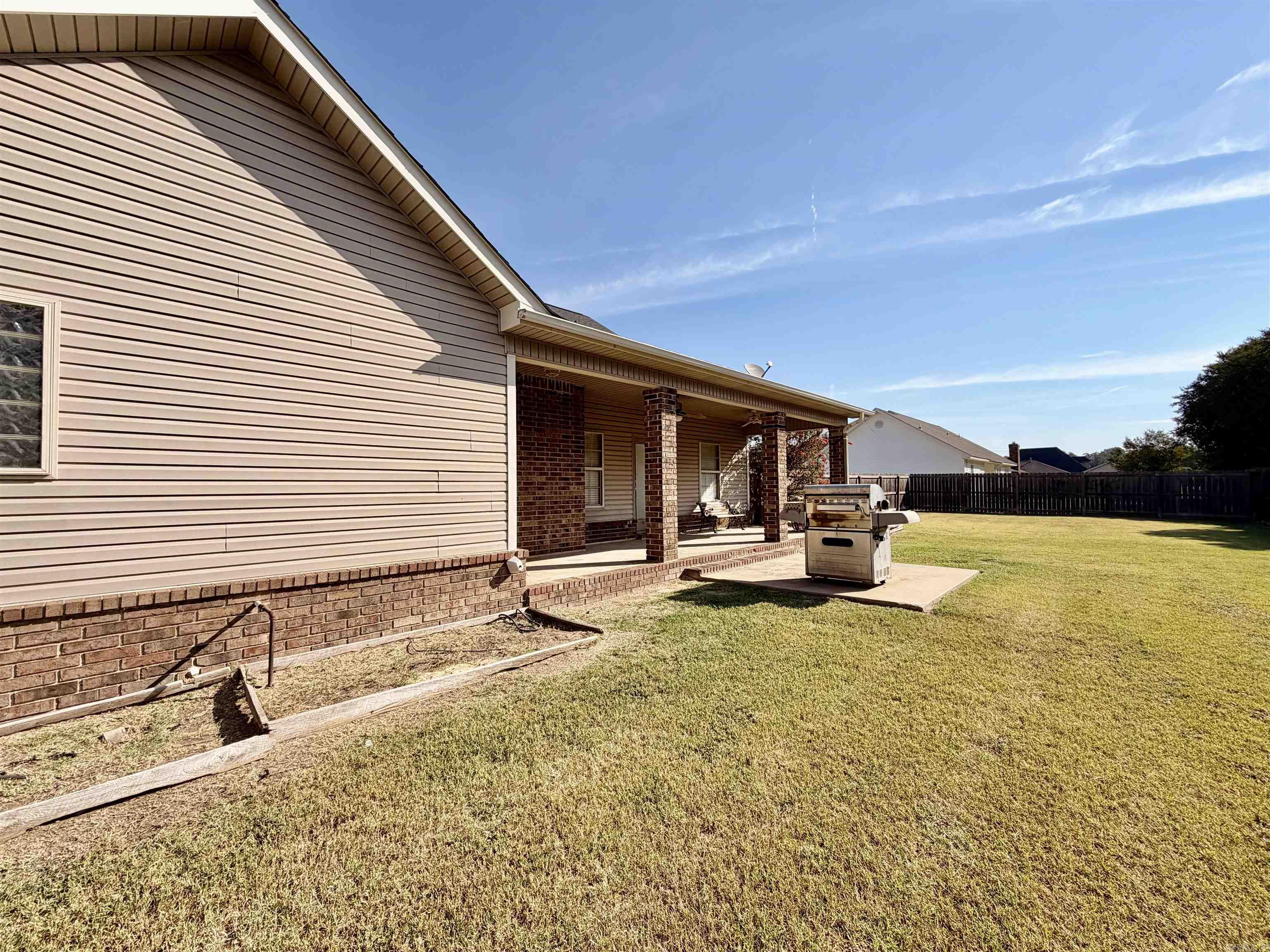 907 W Palm  Lonoke, AR