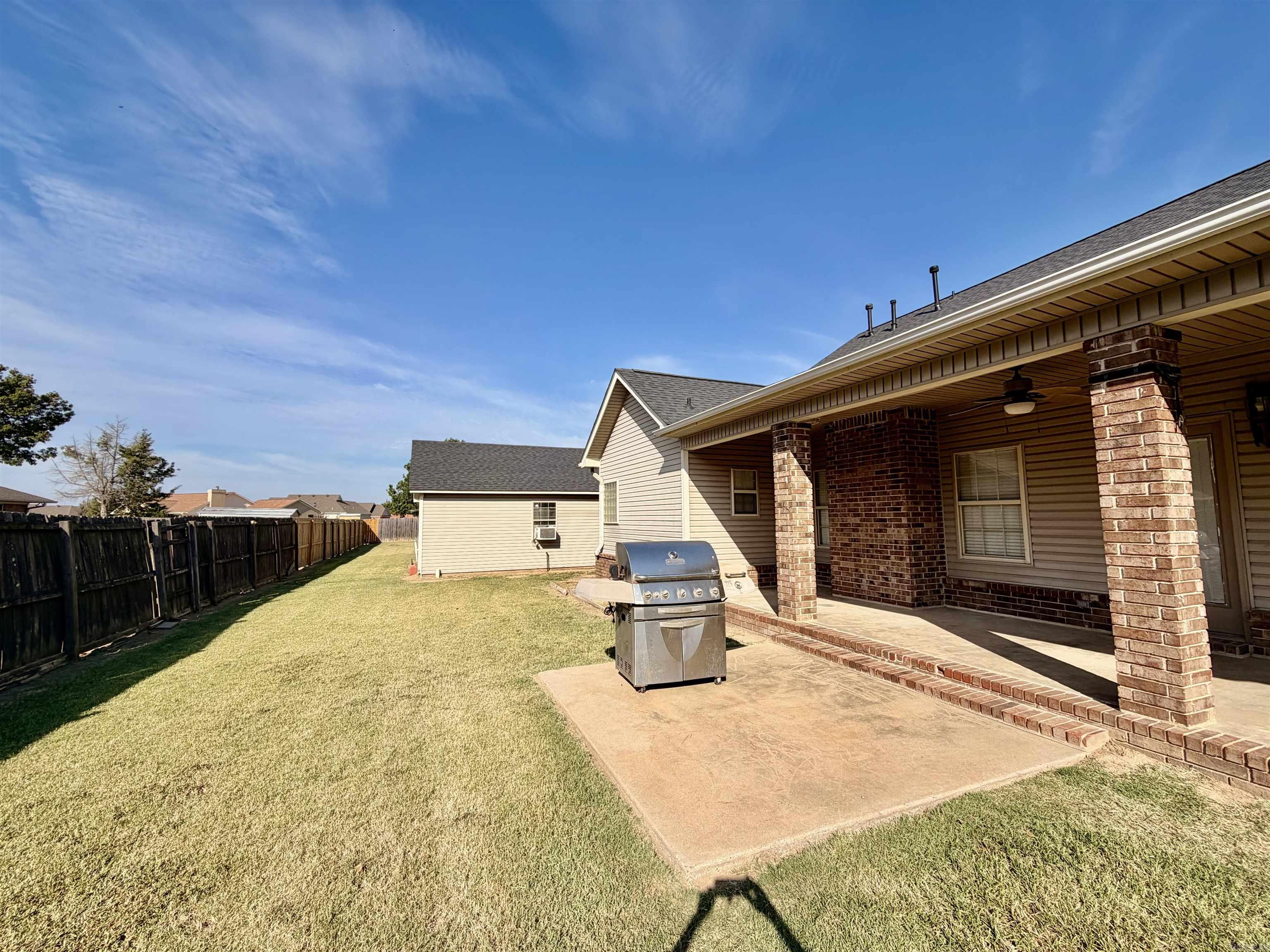 907 W Palm  Lonoke, AR