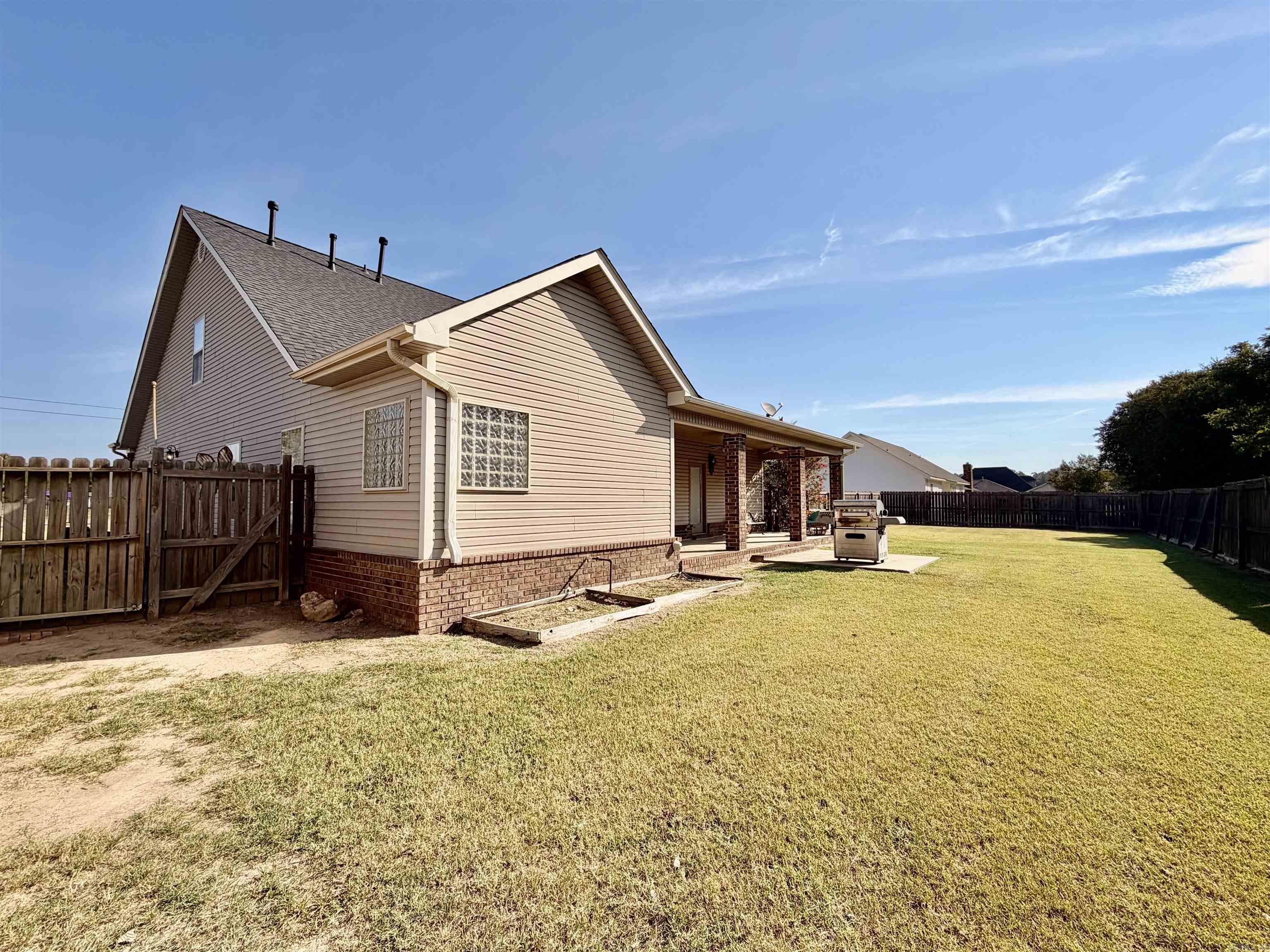907 W Palm  Lonoke, AR