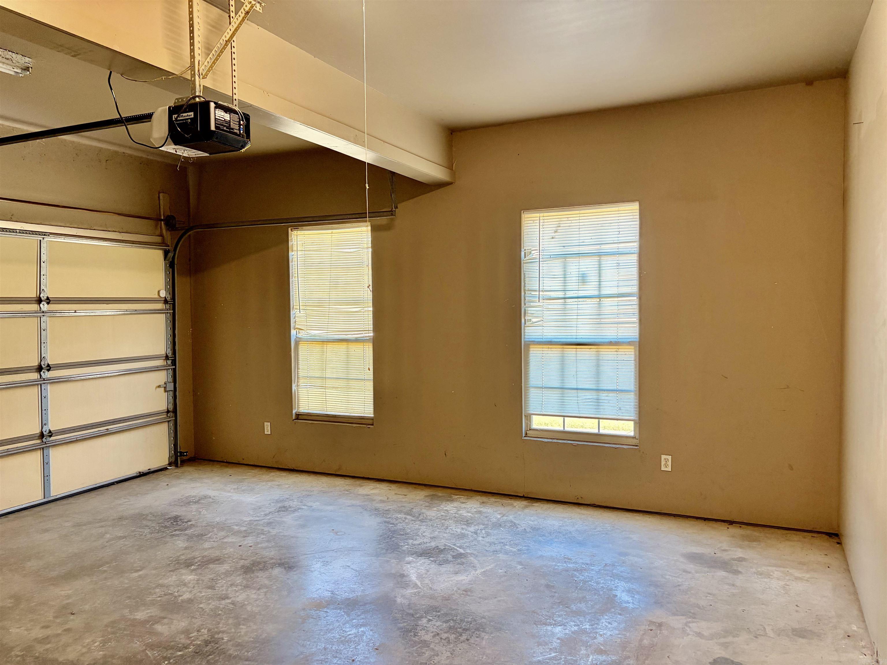 907 W Palm  Lonoke, AR