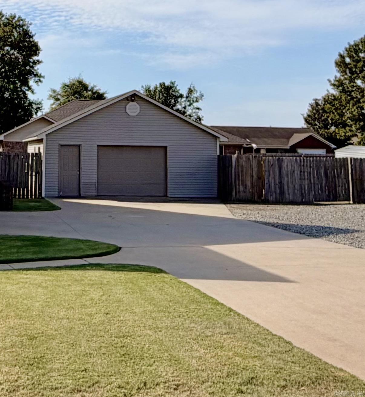 907 W Palm  Lonoke, AR