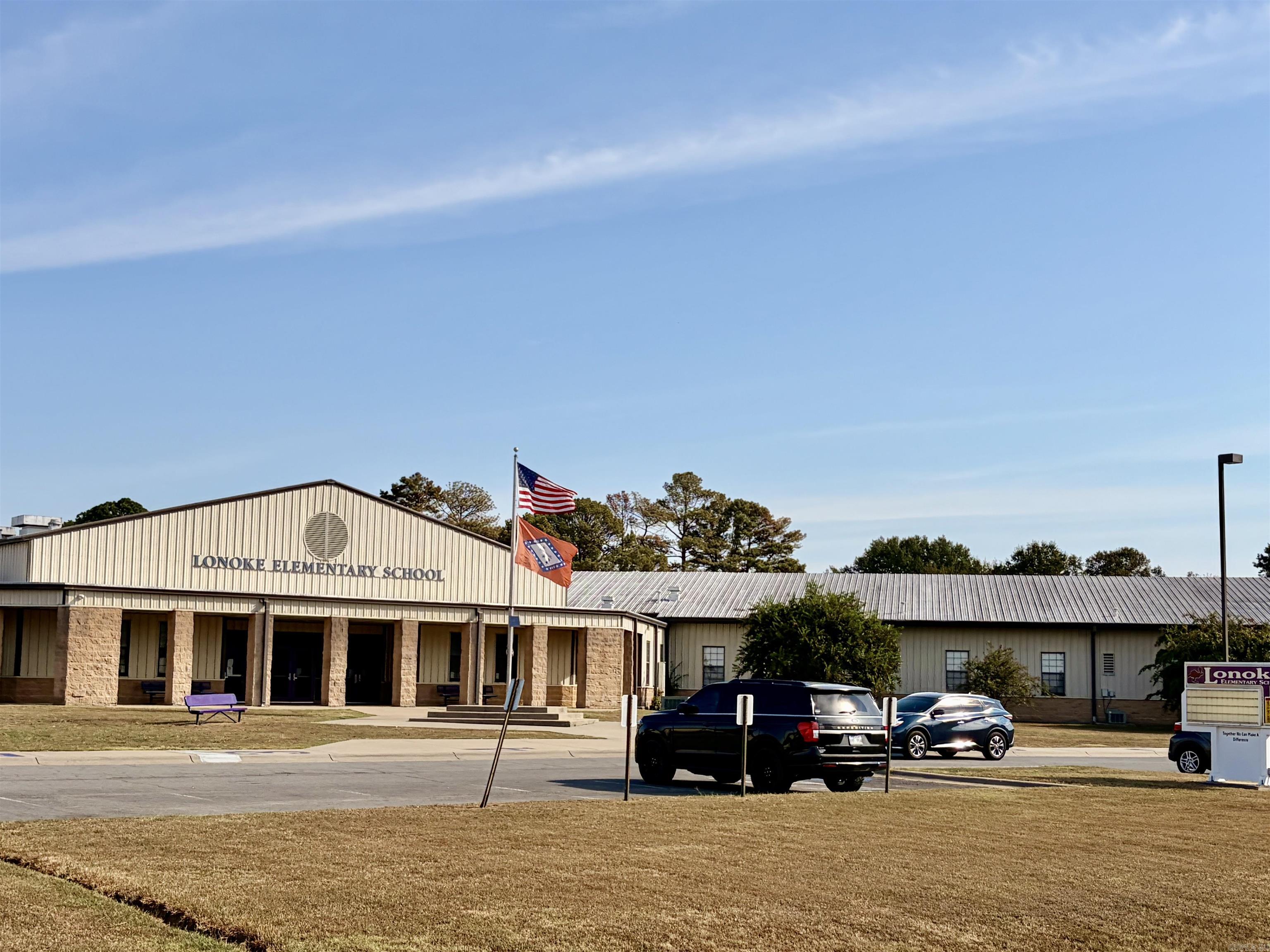 907 W Palm  Lonoke, AR