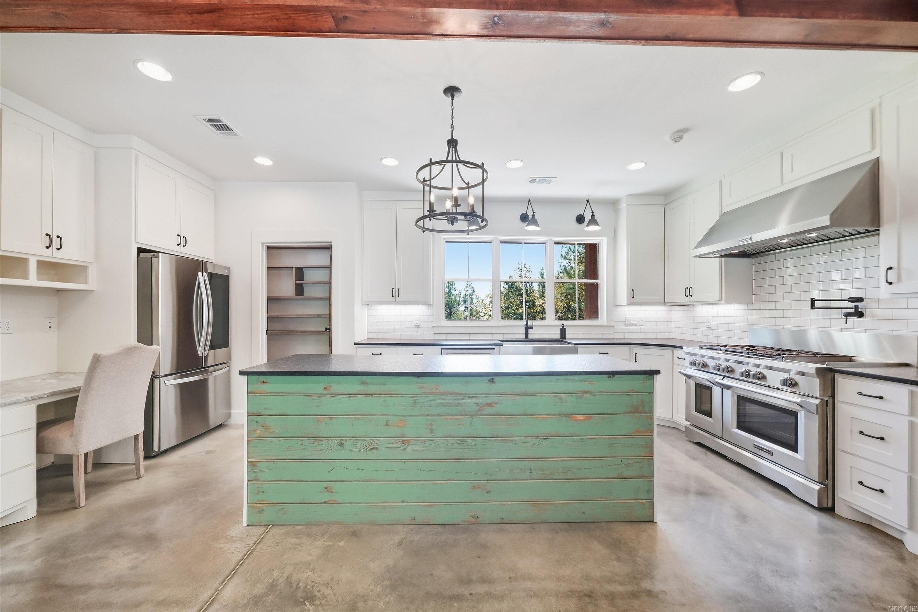 1520 Midland Road Alexander, AR 72002