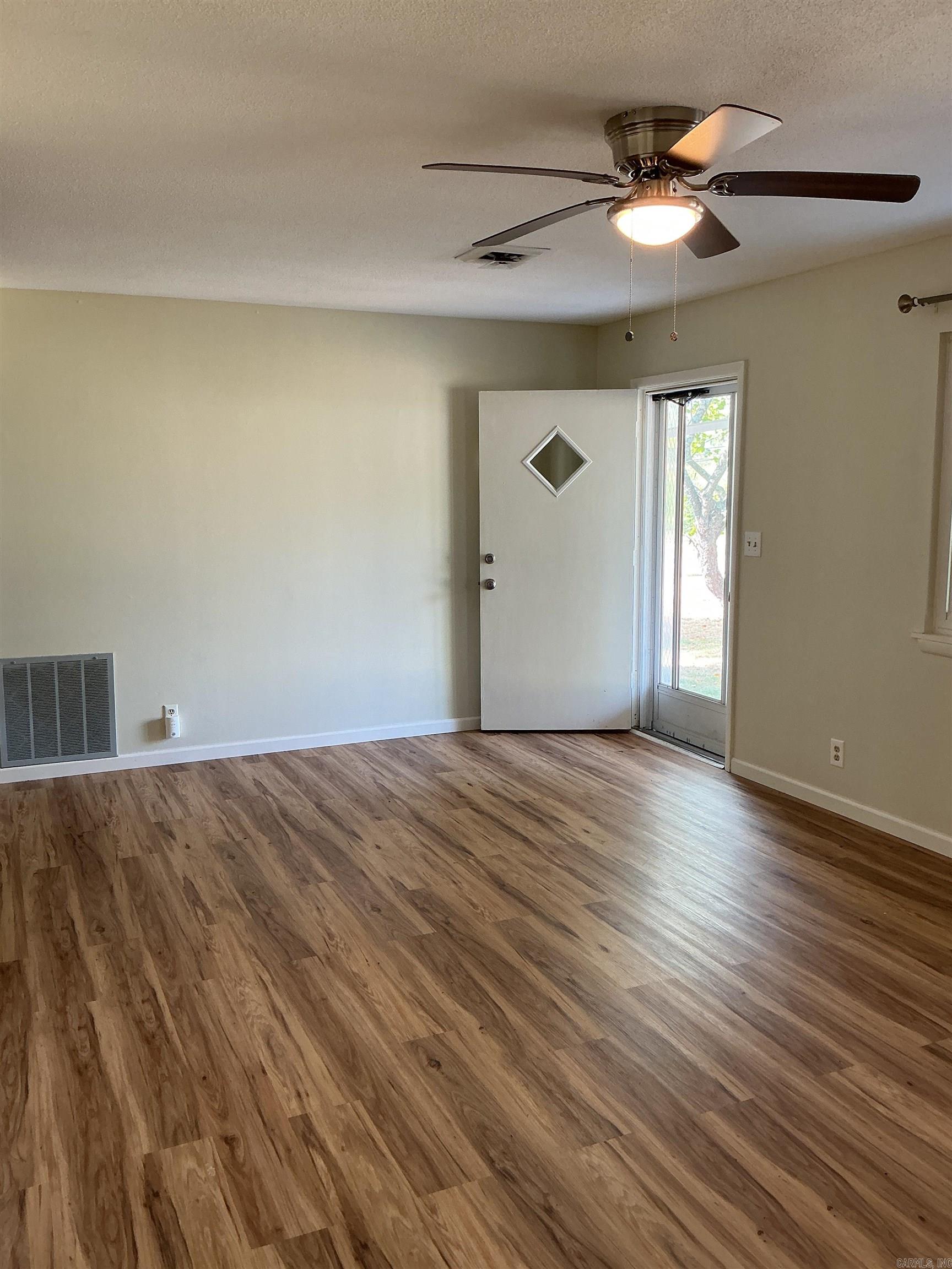 25 Su  Mountain Home, AR