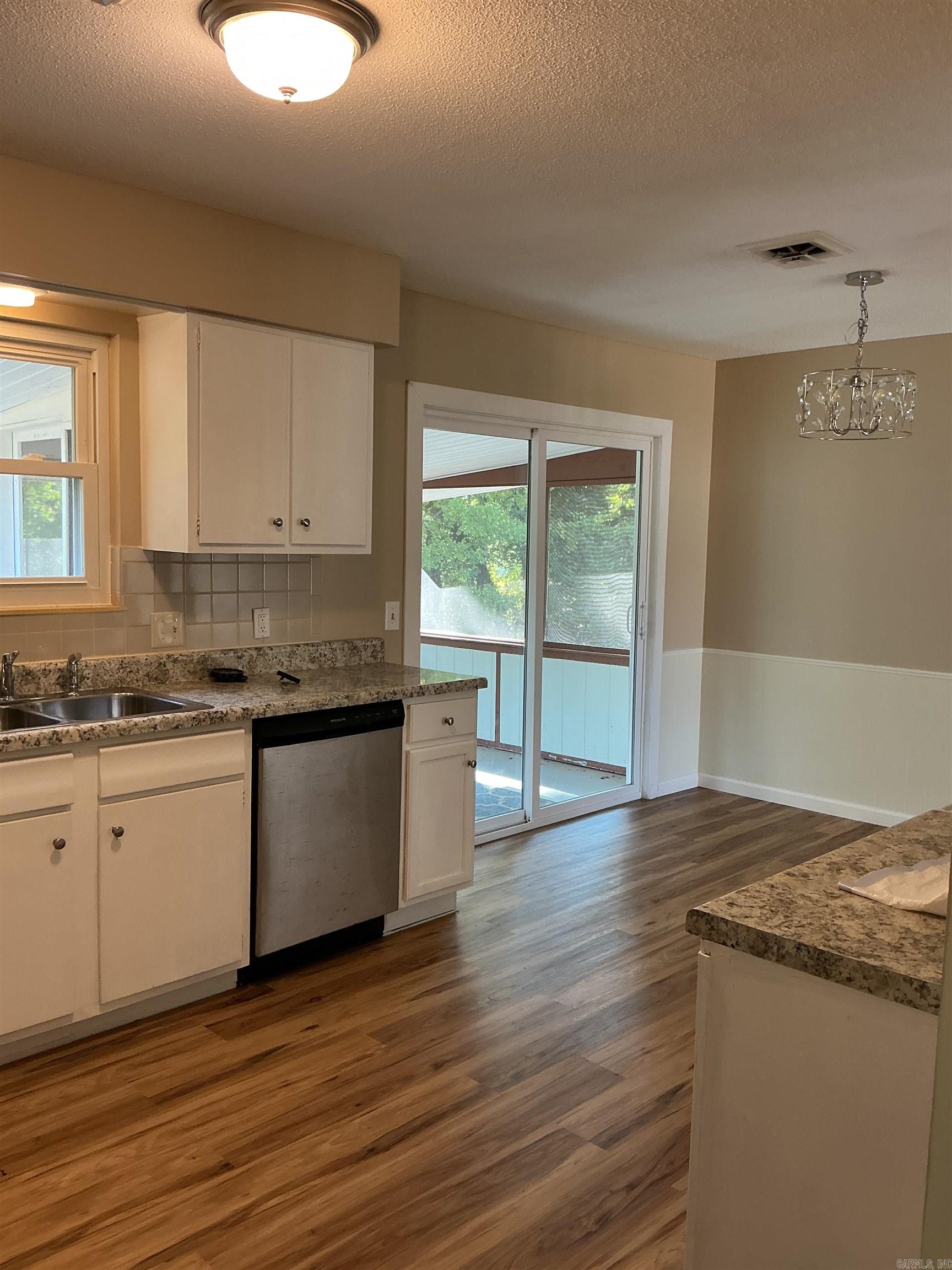 25 Su  Mountain Home, AR