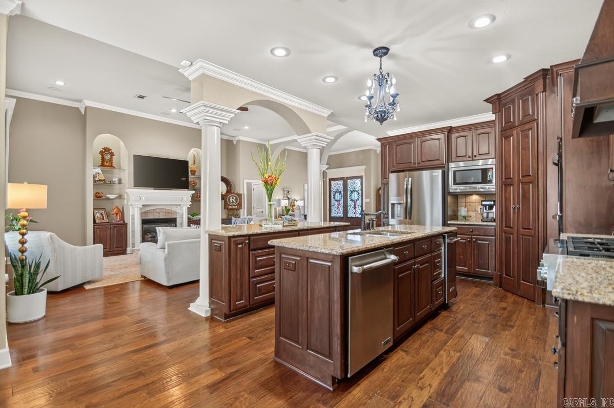 124 Lake Valley Dr Maumelle, AR 72113