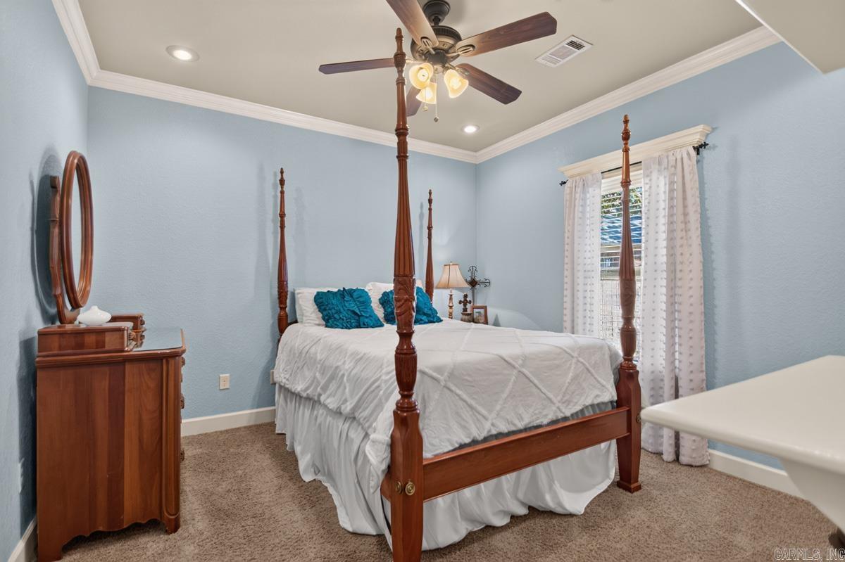 124 Lake Valley Dr Maumelle, AR 72113