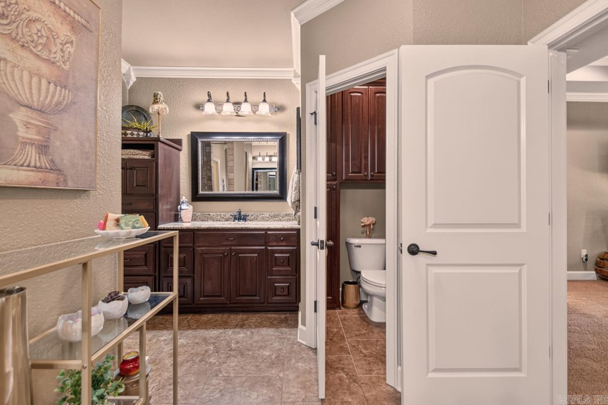 124 Lake Valley Dr Maumelle, AR 72113
