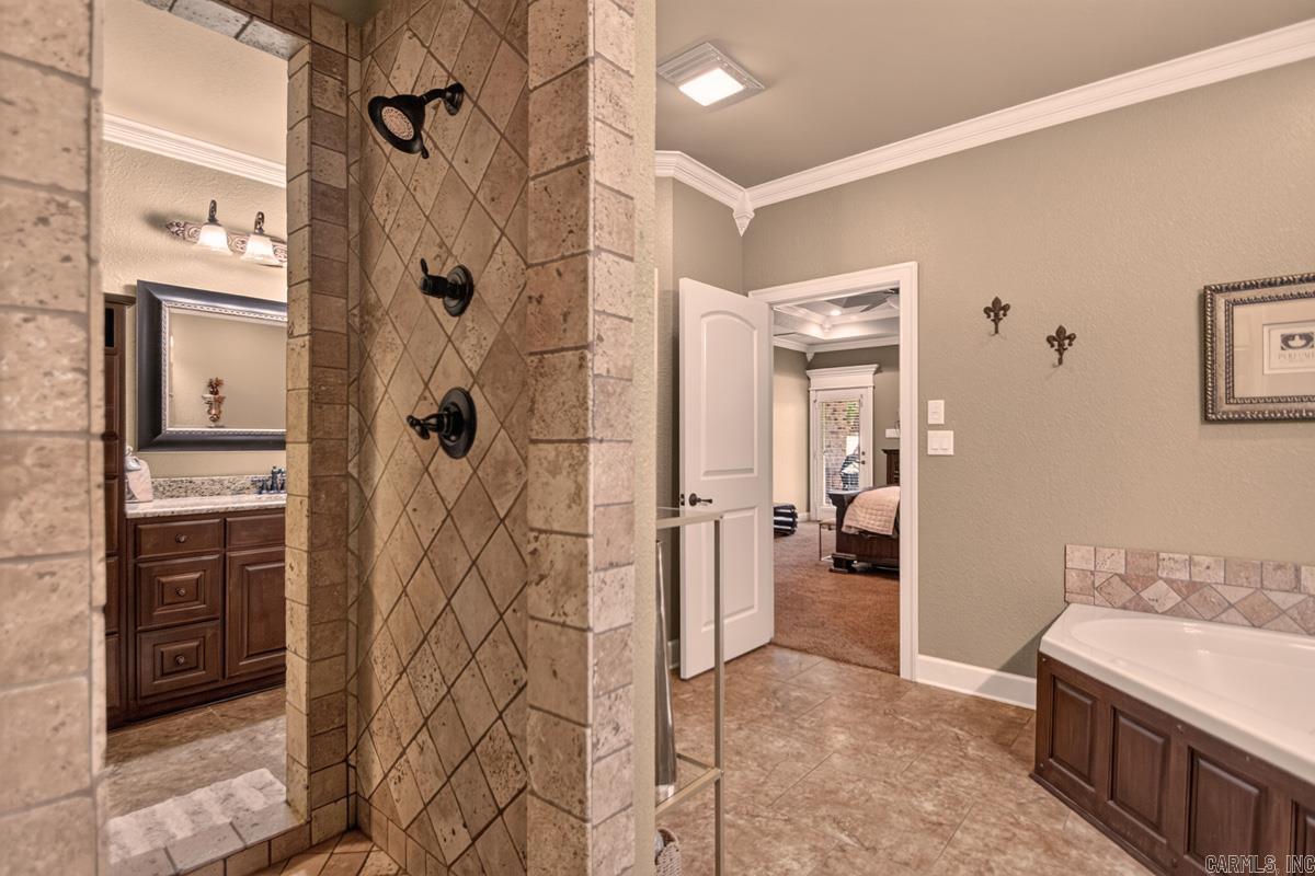 124 Lake Valley Dr Maumelle, AR 72113