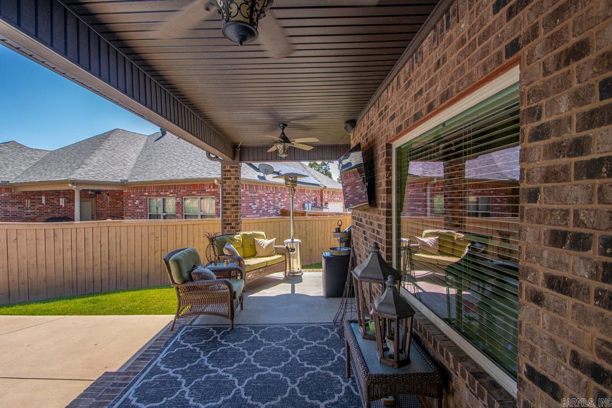 124 Lake Valley Dr Maumelle, AR 72113