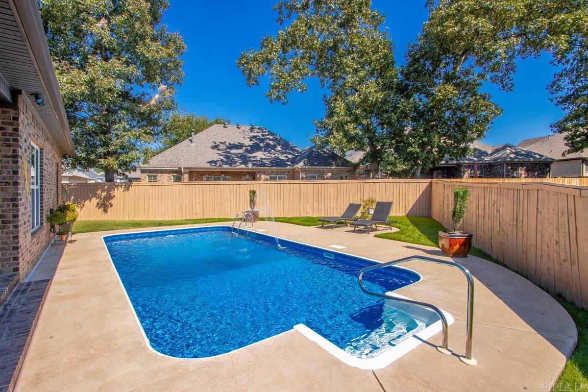 124 Lake Valley Dr Maumelle, AR 72113