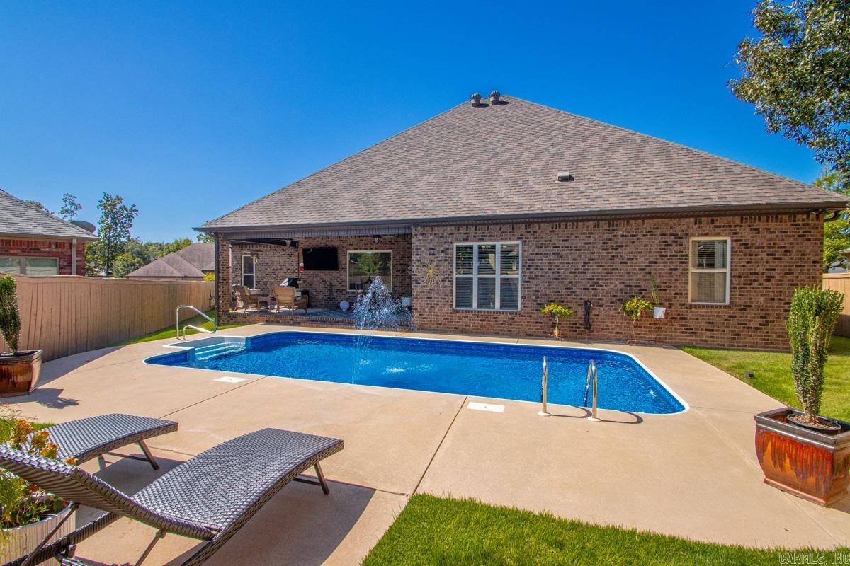 124 Lake Valley Dr Maumelle, AR 72113