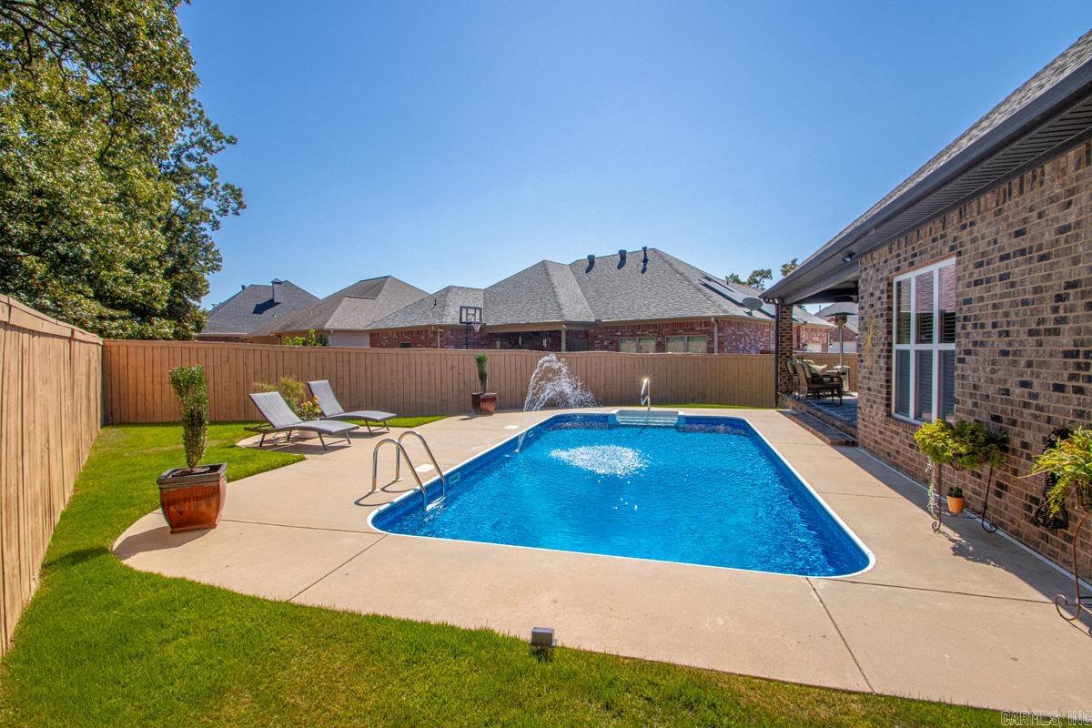 124 Lake Valley Dr Maumelle, AR 72113