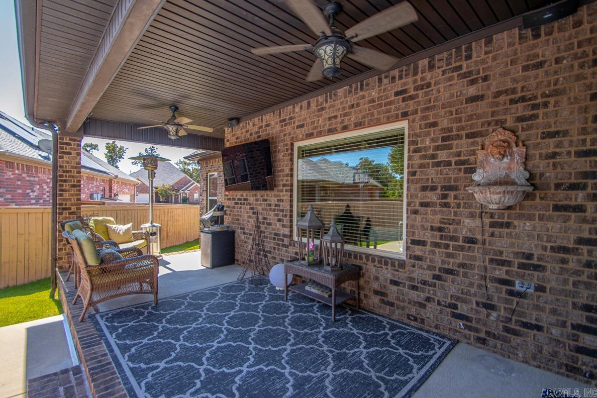 124 Lake Valley Dr Maumelle, AR 72113