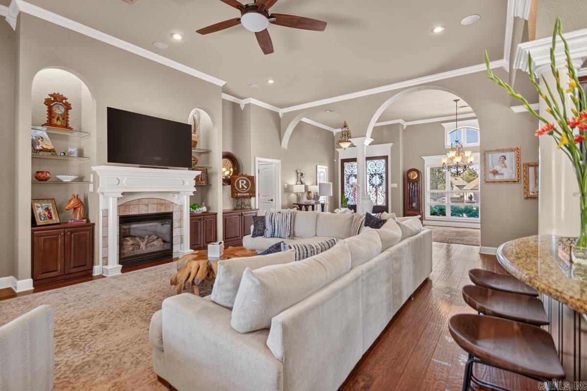 124 Lake Valley Dr Maumelle, AR 72113