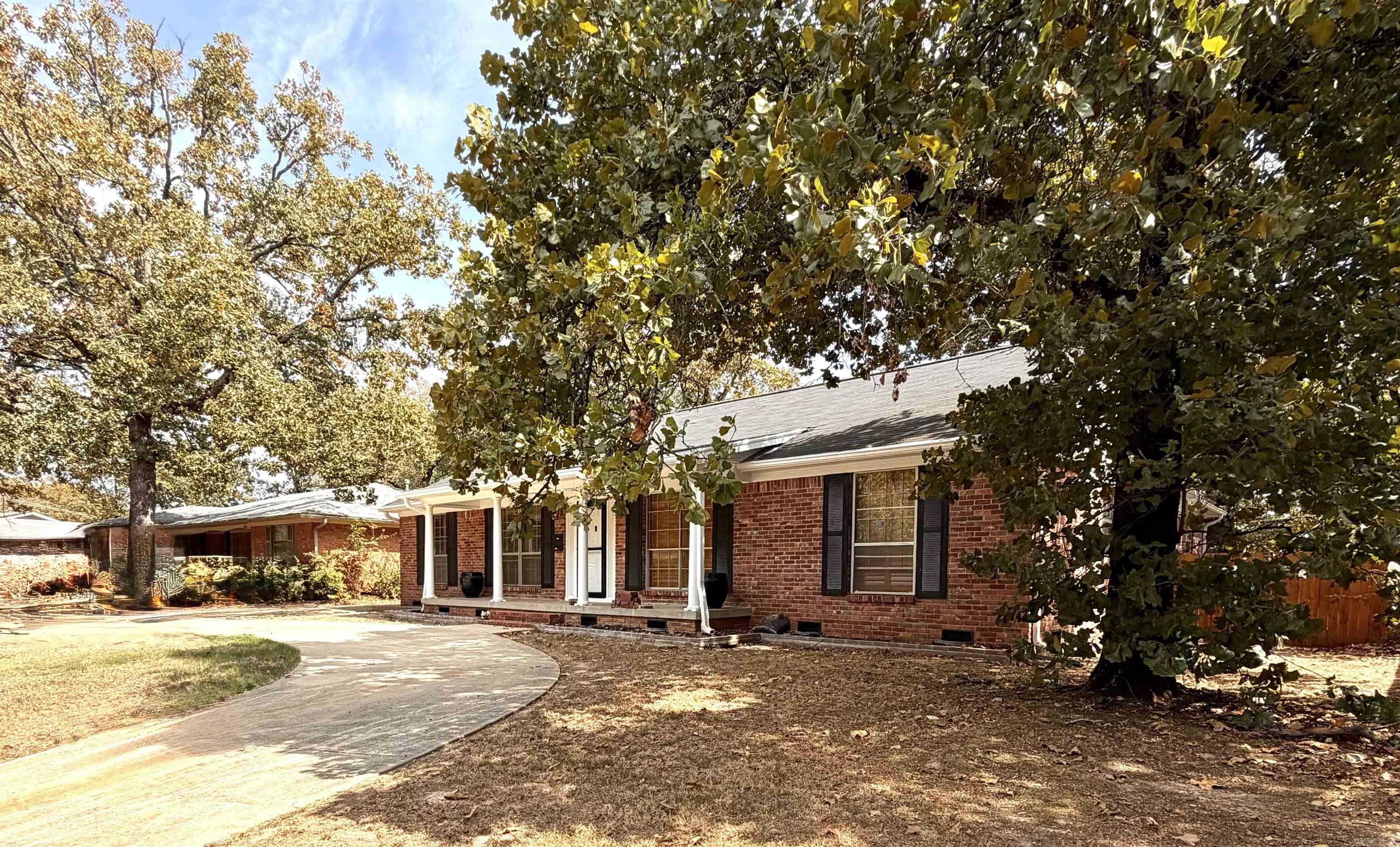 4804 N Locust Street — exterior