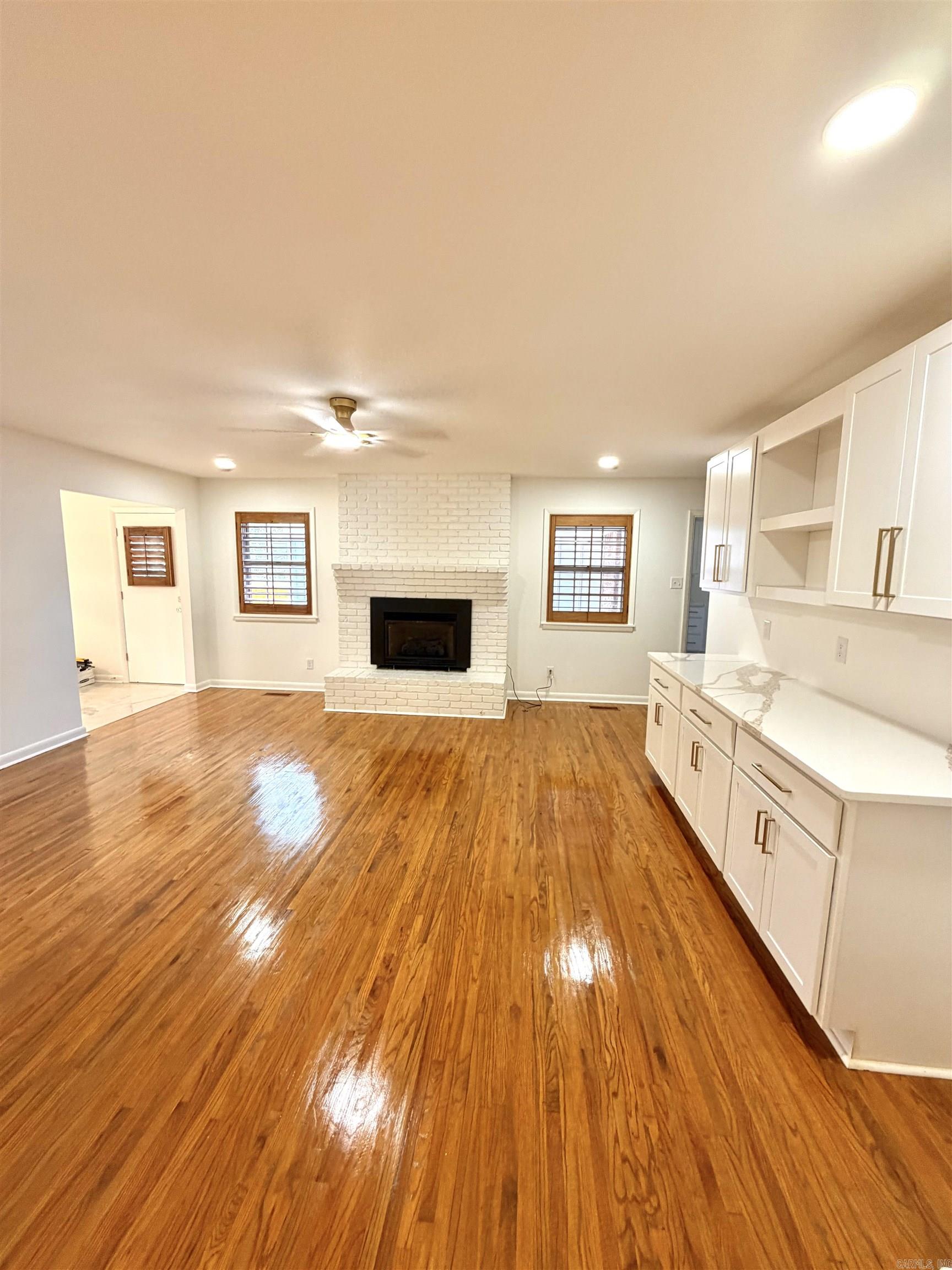 4804 N Locust Street — photo 2