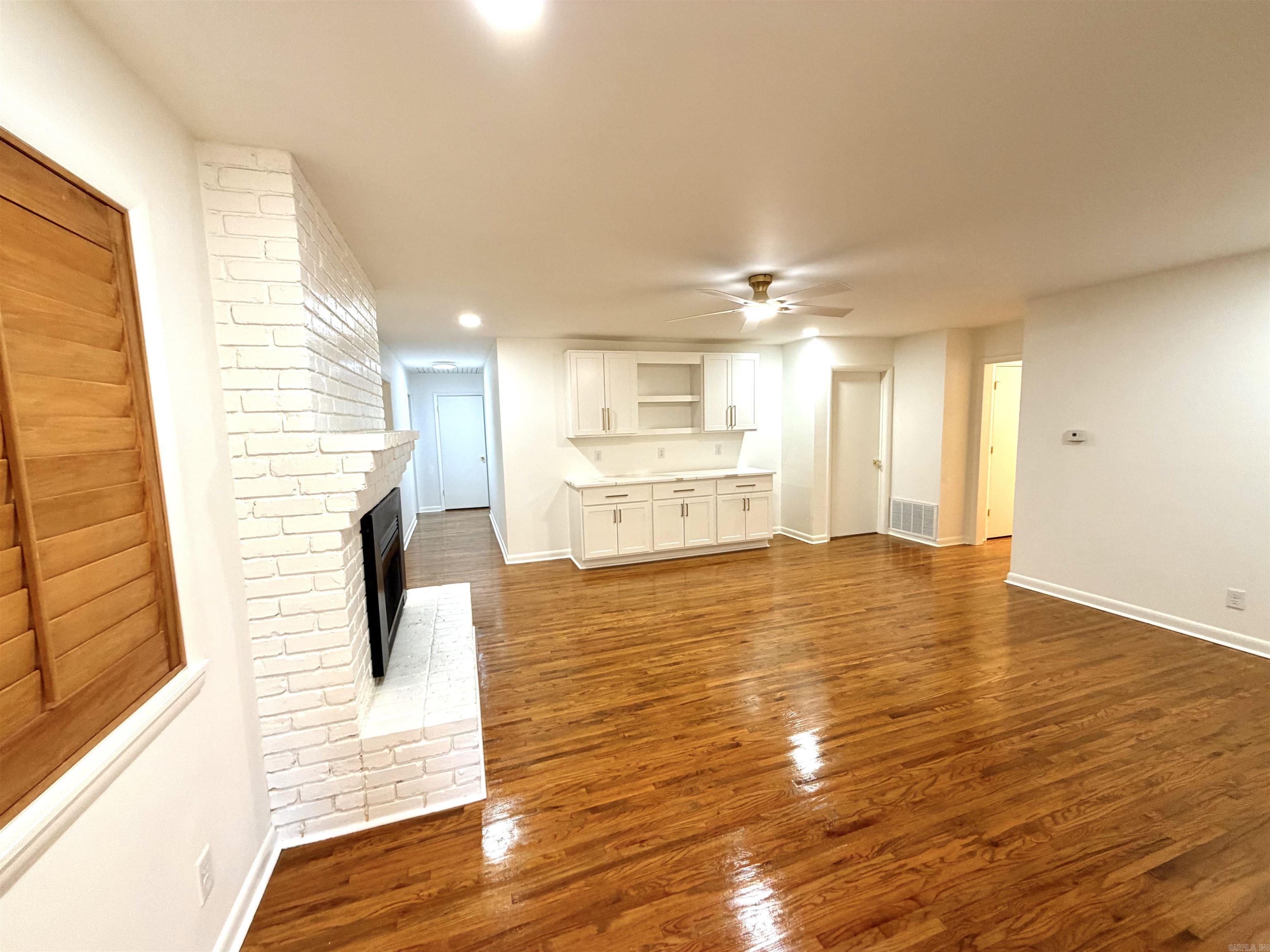 4804 N Locust Street — photo 4