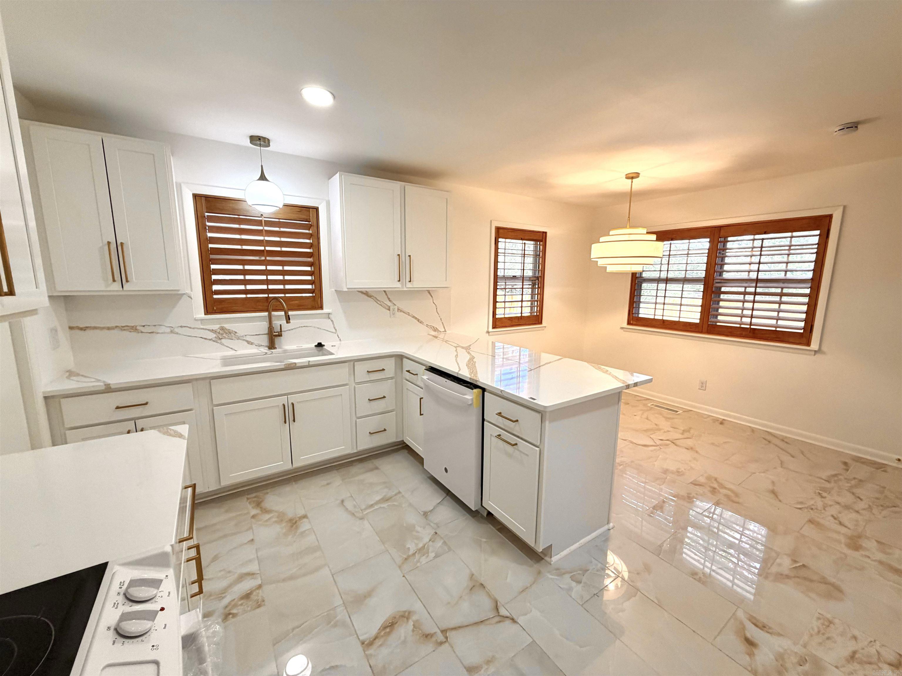 4804 N Locust Street — photo 5