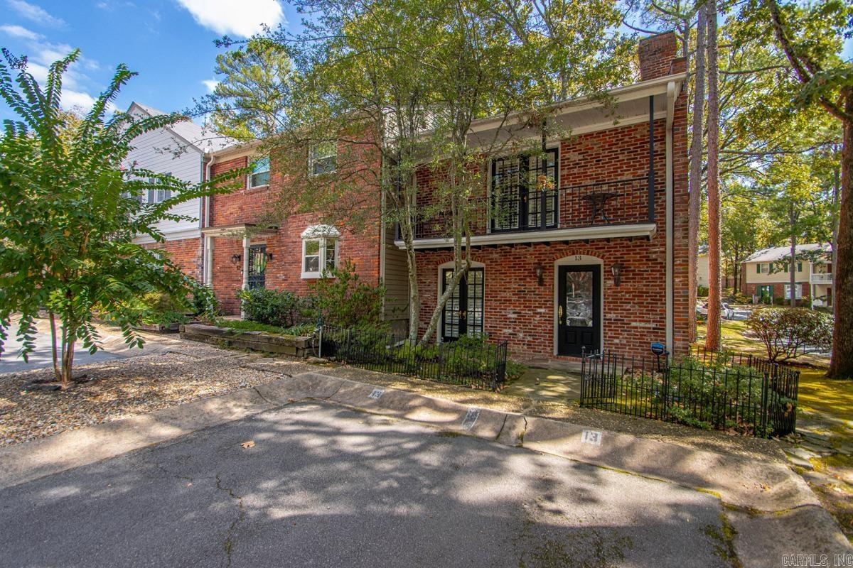 13 Kingsbridge Way — exterior