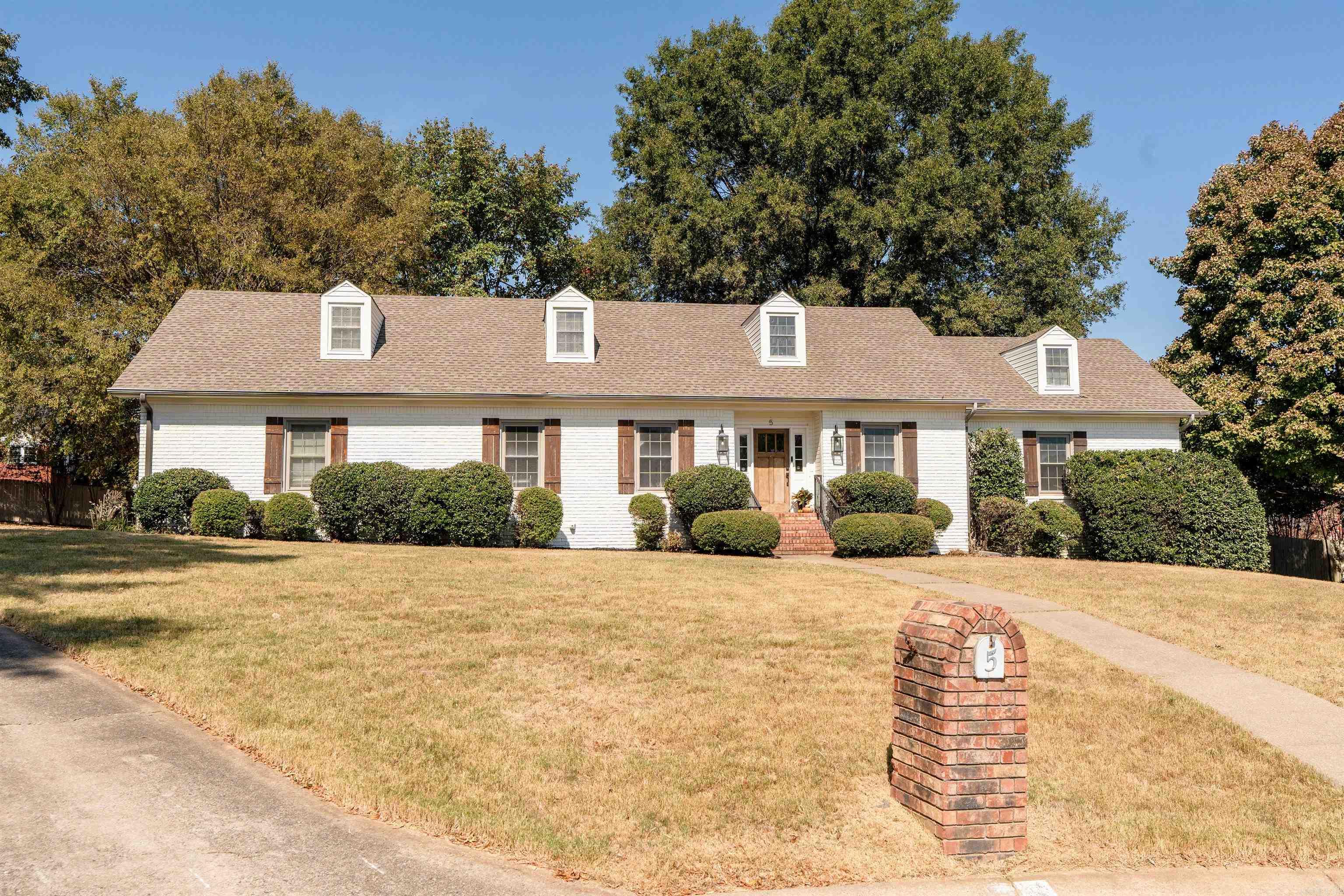 5 White Oak Court — exterior