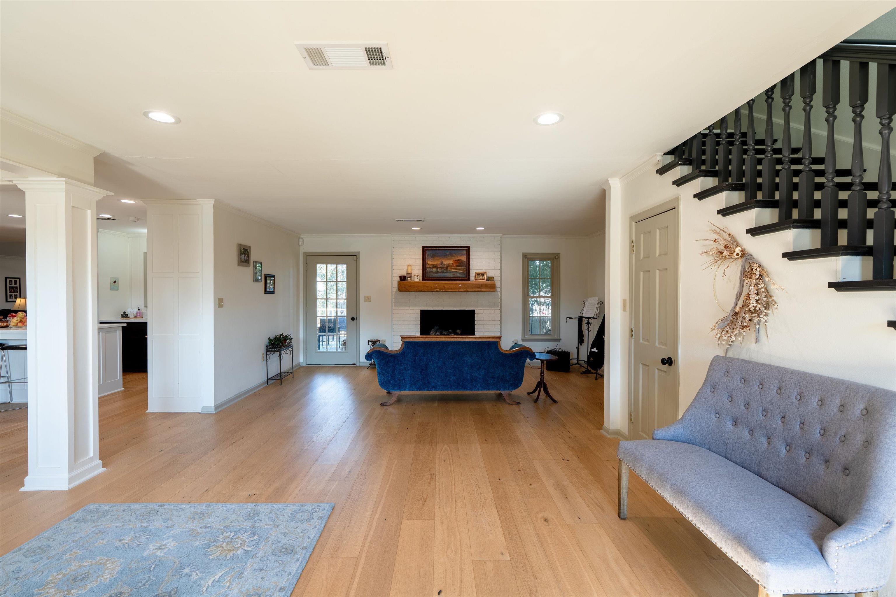 5 White Oak Court — photo 2