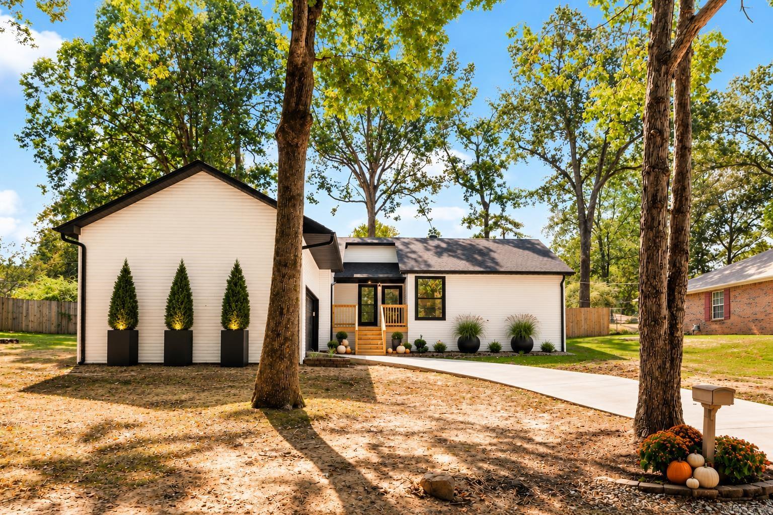 2711 Janet  Benton, AR