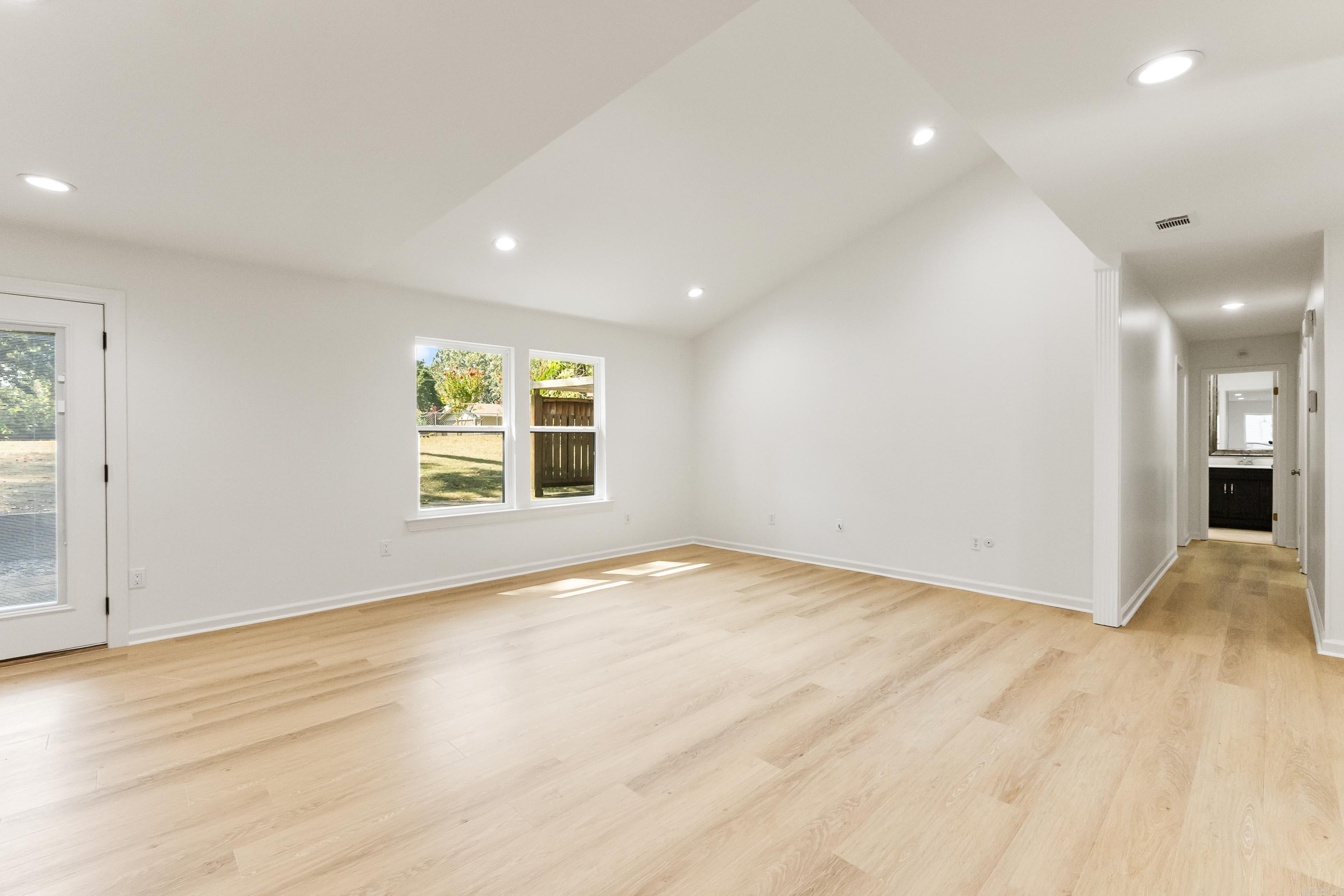 2711 Janet  Benton, AR