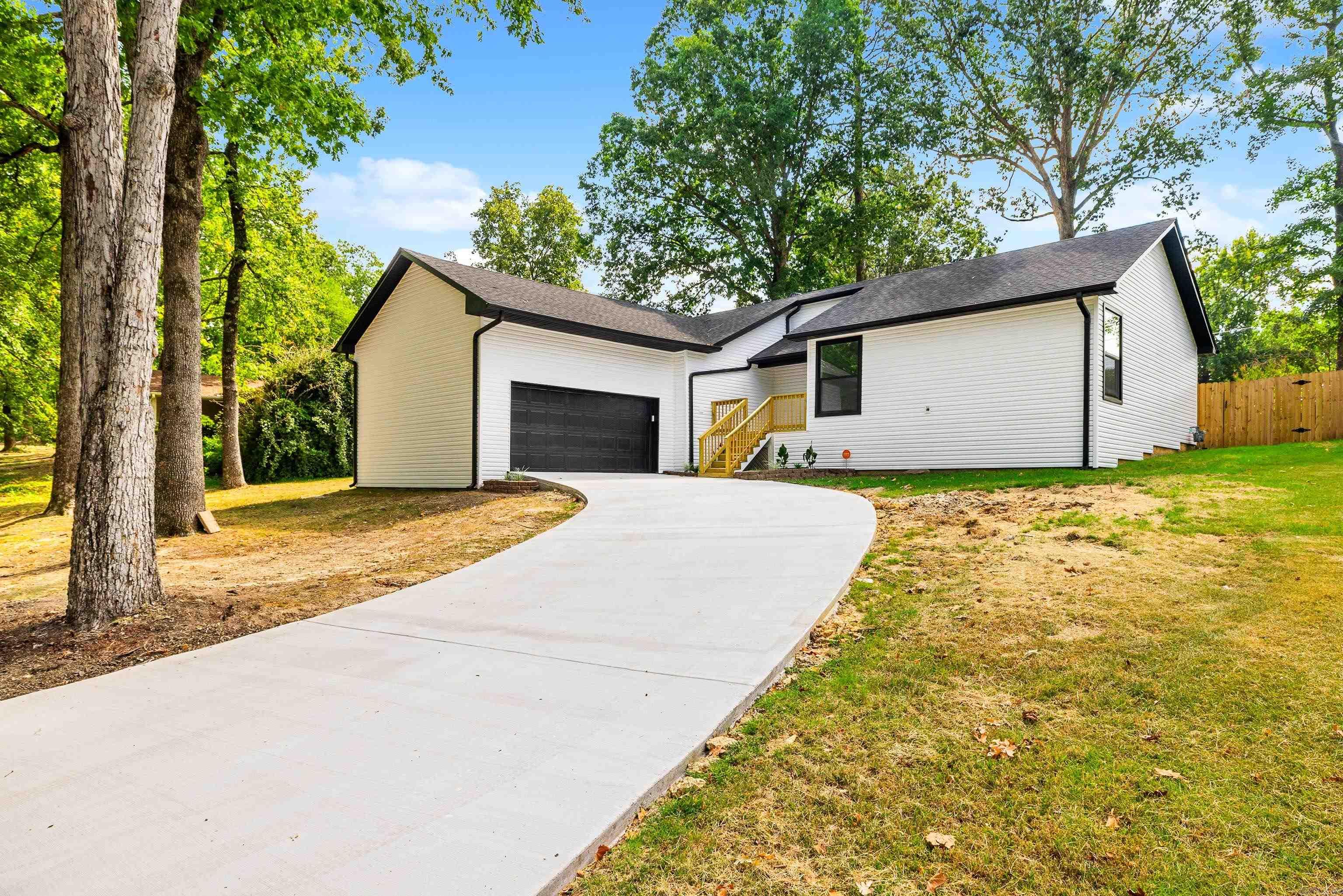 2711 Janet  Benton, AR