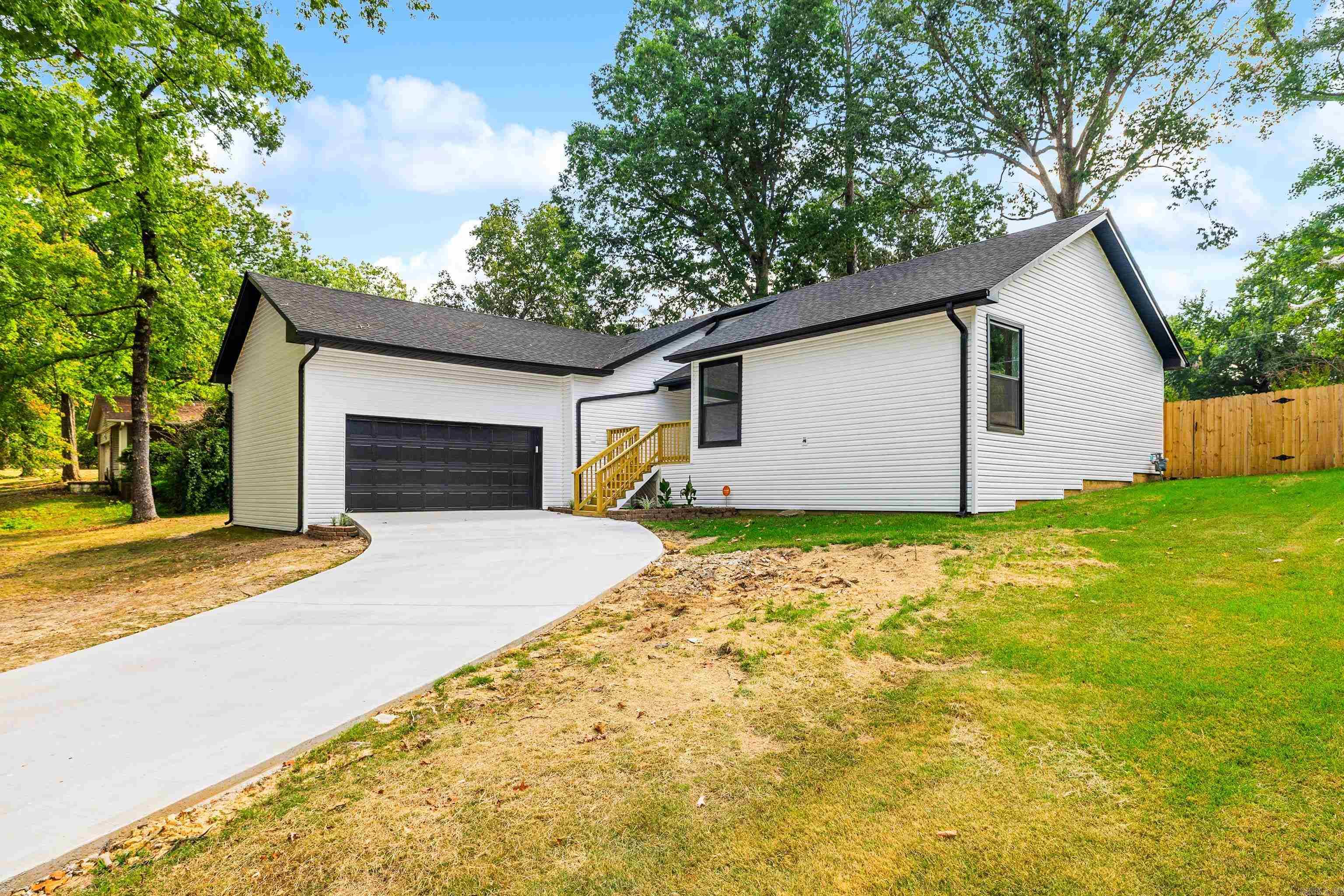 2711 Janet  Benton, AR