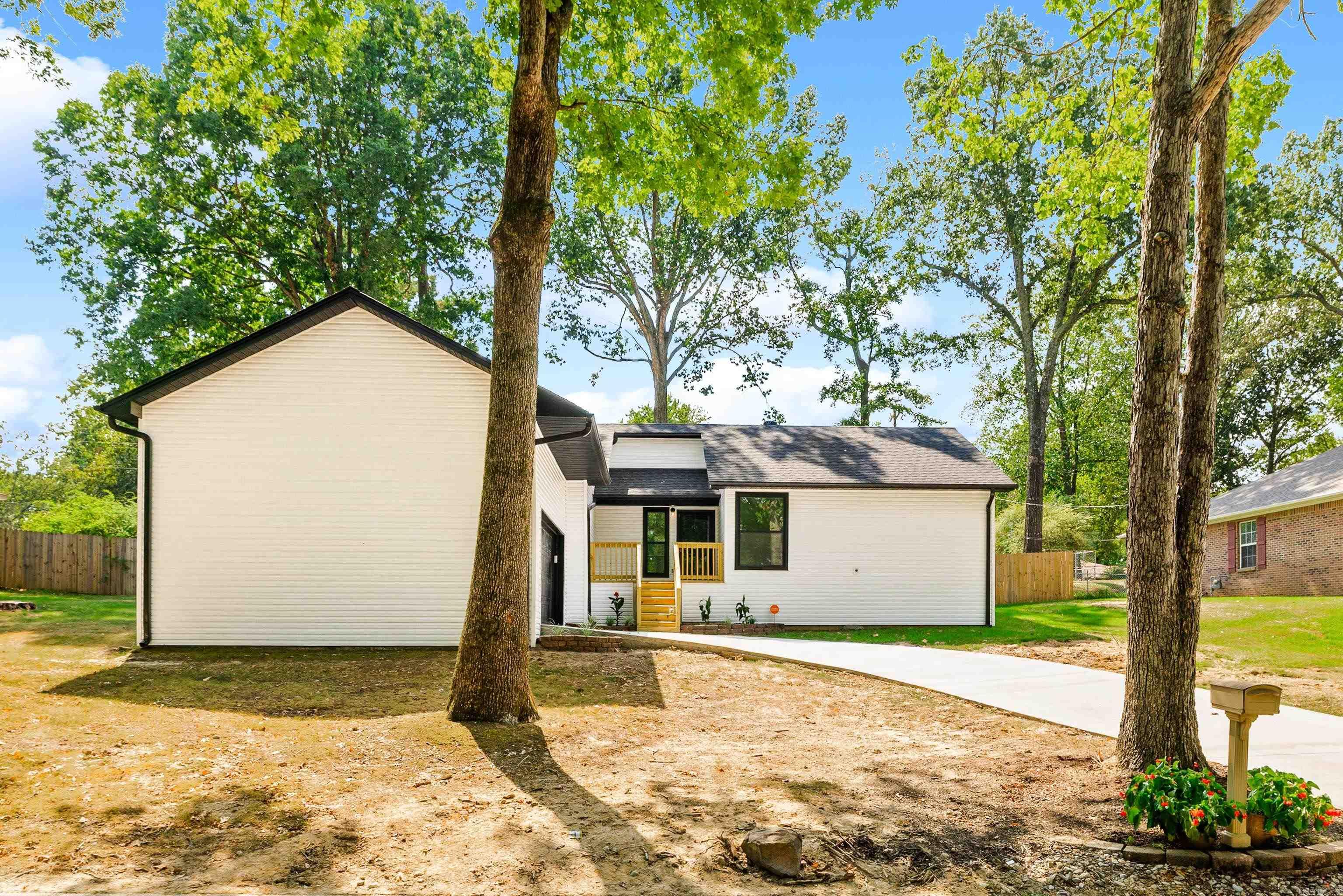 2711 Janet  Benton, AR